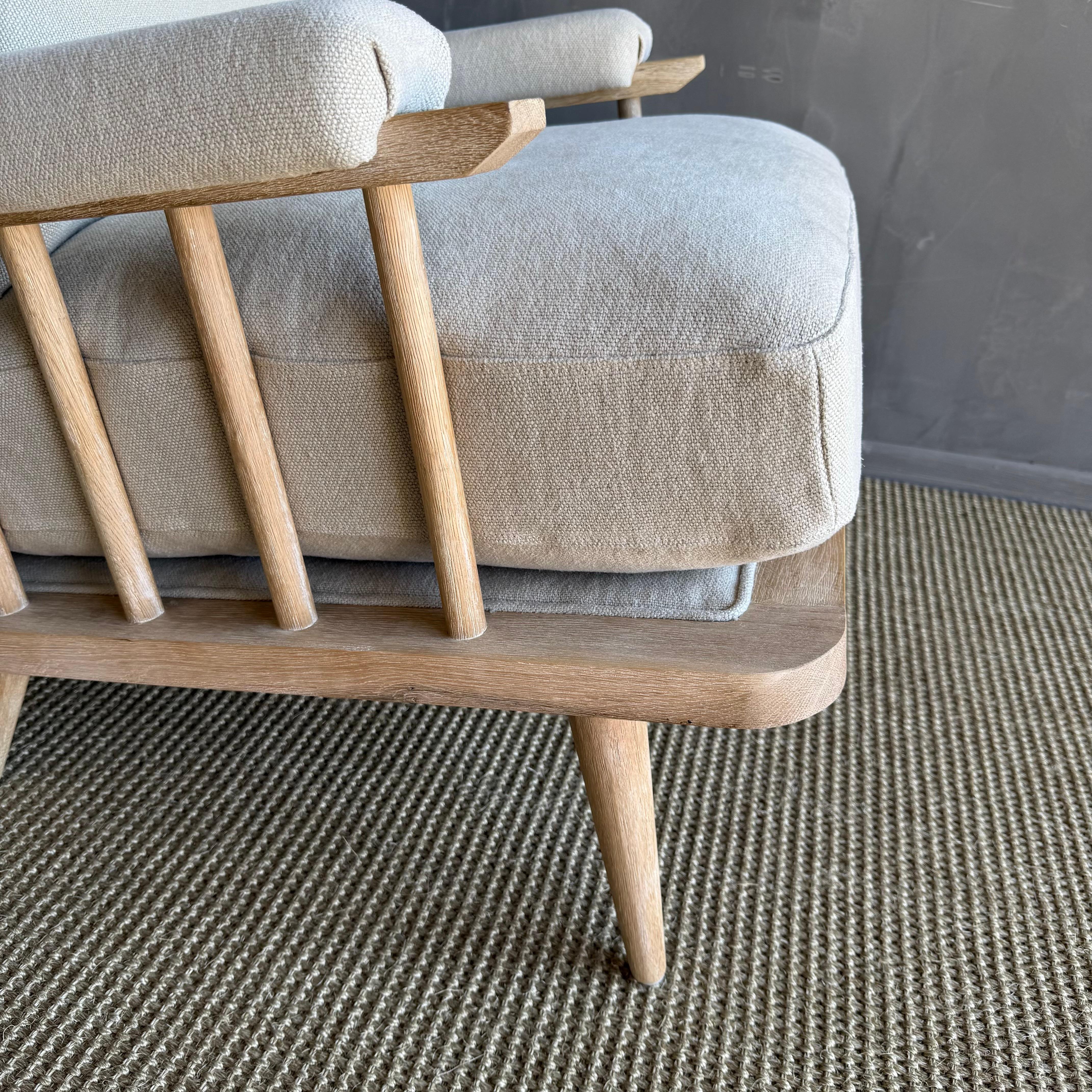 XXI secolo e contemporaneo Sedia Frances White Oak in 100% Hempe con cuscini in piuma d'oca in vendita