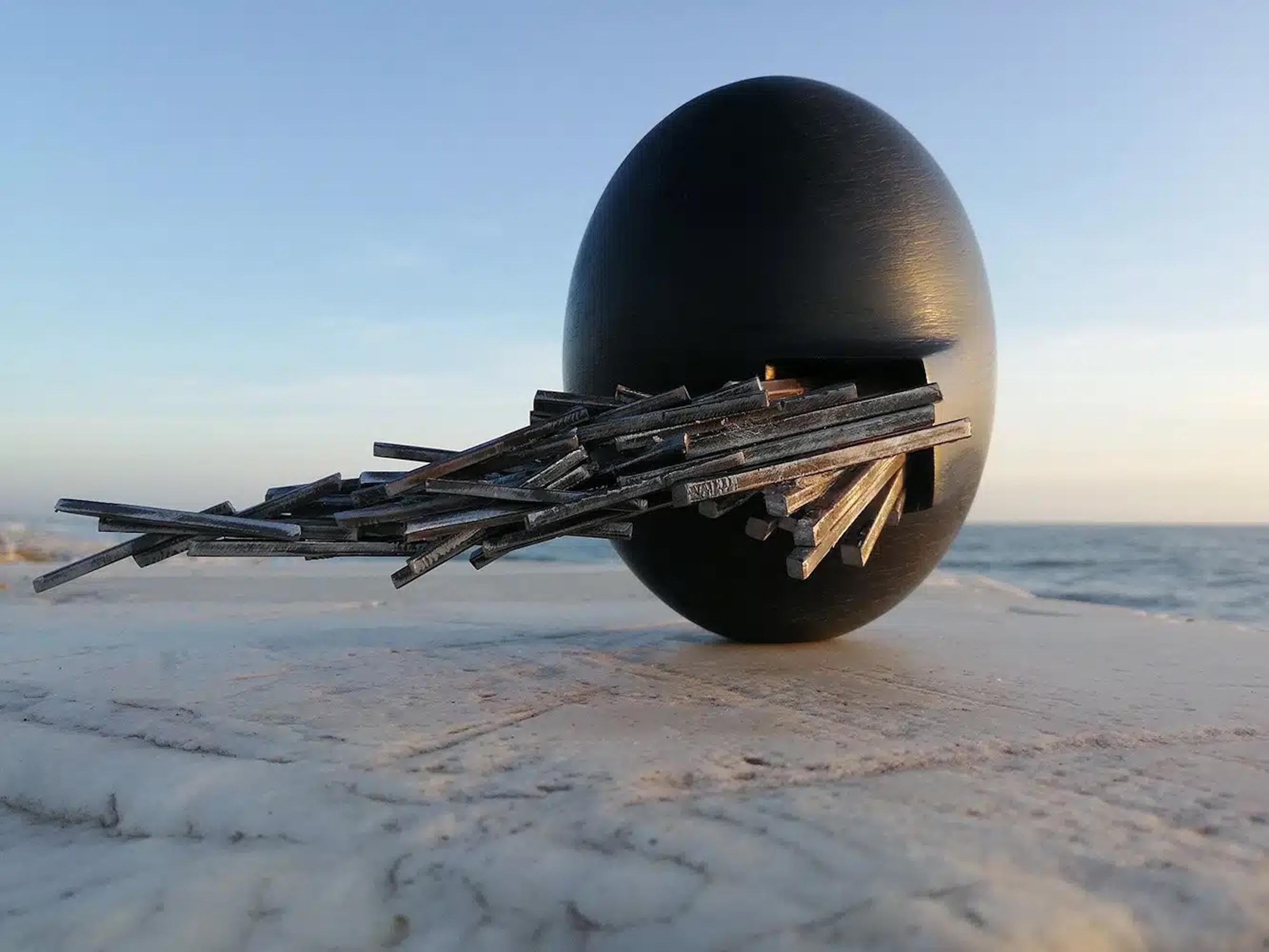 This Place de Francesca Bernardini - Sculpture abstraite, marbre noir et fer