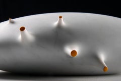 Between Sky and Sea von Francesca Bernardini – Abstrakte Skulptur aus Carrara-Marmor