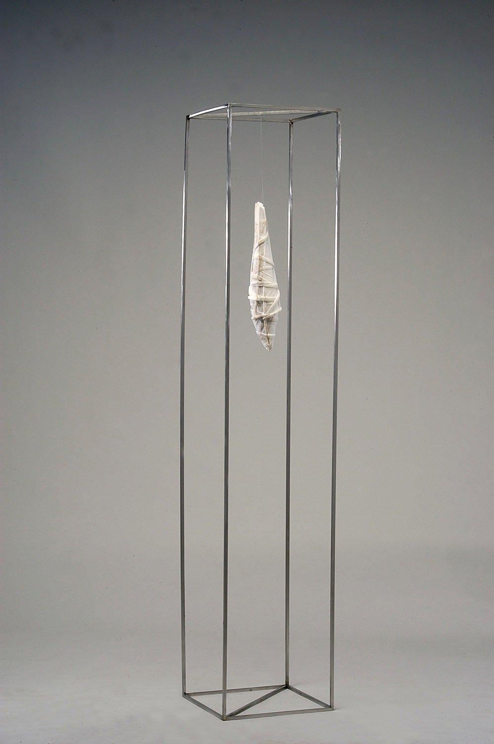 Costruzione di Francesca Bernardini - Scultura astratta, marmo e acciaio, form A in vendita 1