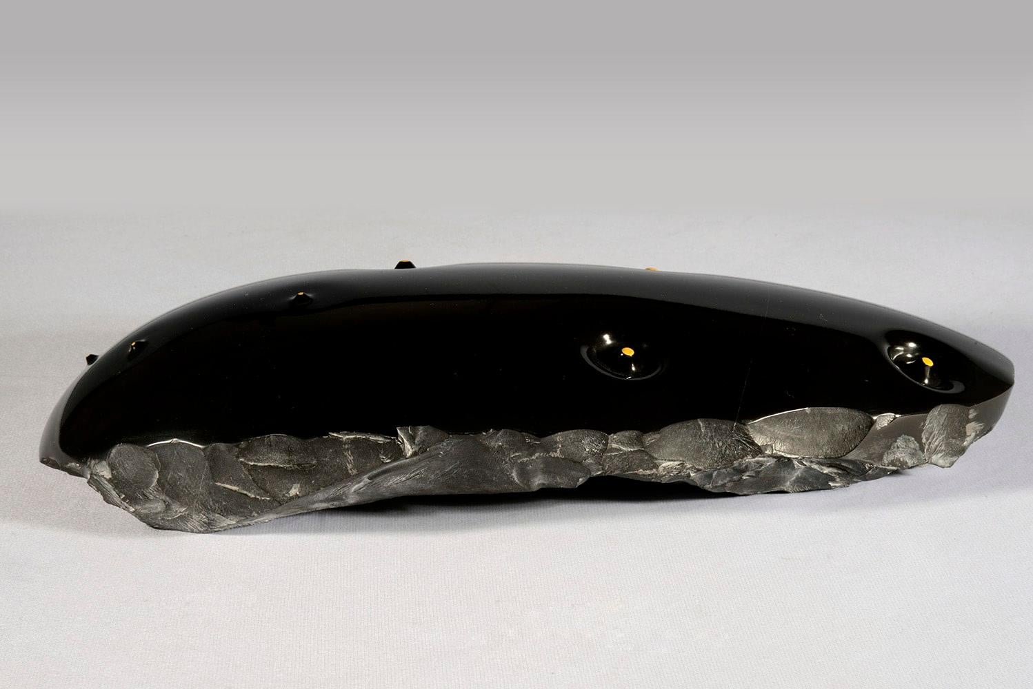 Déjà vu di Francesca Bernardini - Scultura astratta, marmo nero, smalto in vendita 1