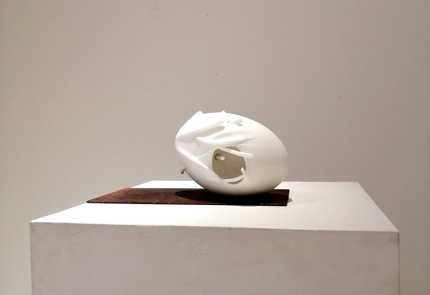 I protect you by Francesca Bernardini - Abstract sculpture, Carrara marble For Sale 1