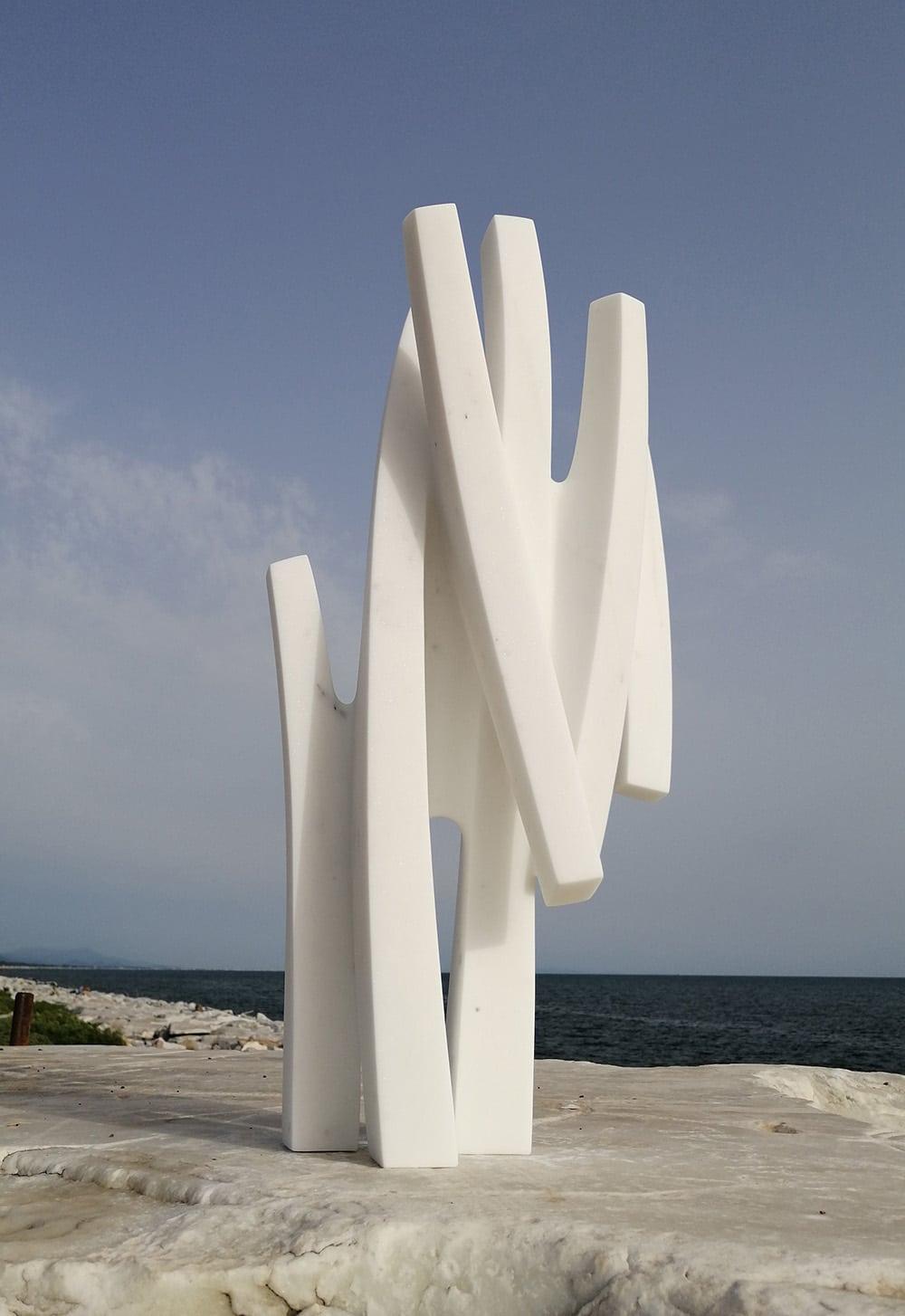 In my tree von Francesca Bernardini – Abstrakte Skulptur, weißer Marmor, glatt im Angebot 1