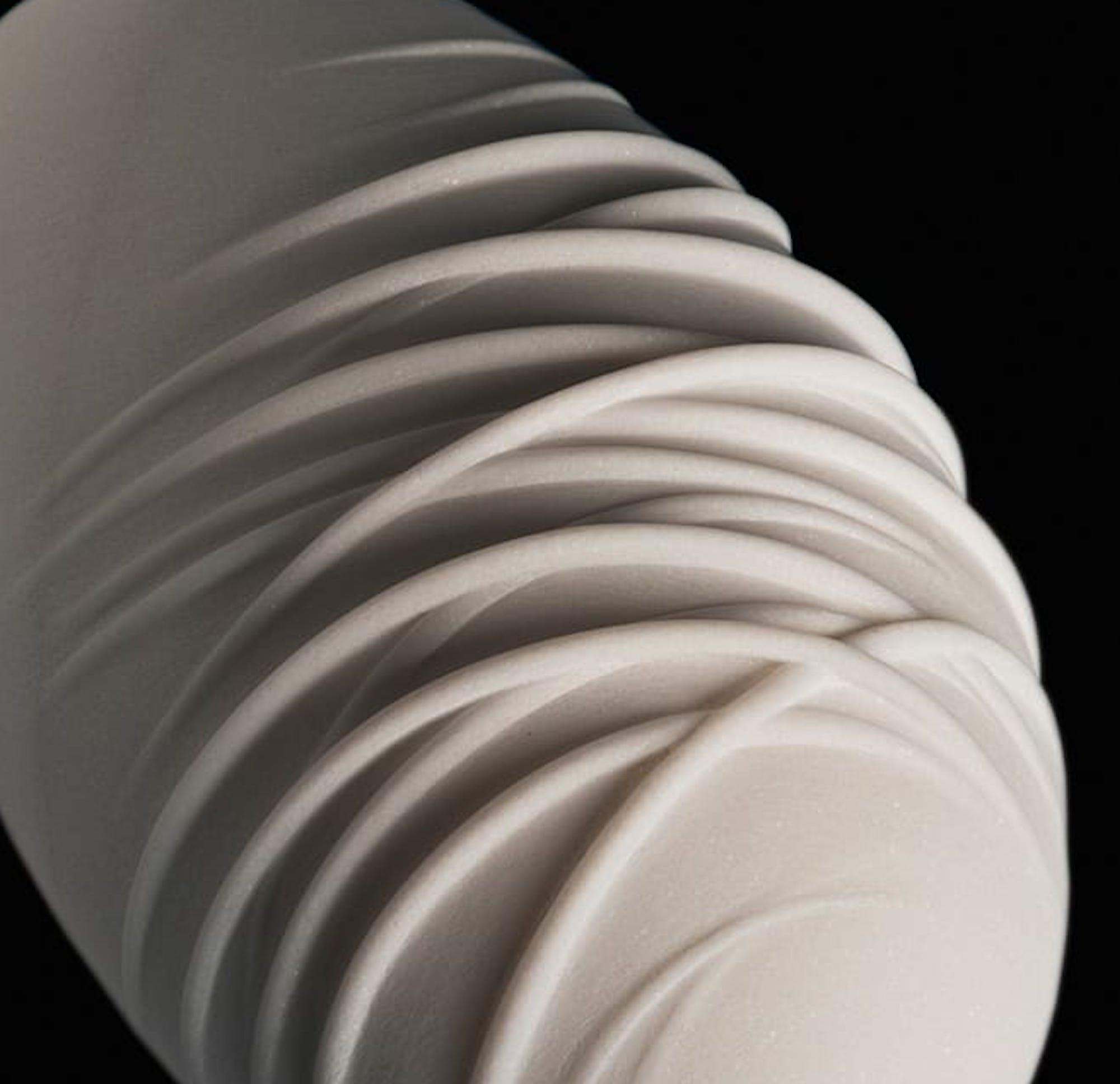 Nasaghi by Francesca Bernardini - Abstract sculpture, Carrara marble, smooth For Sale 4