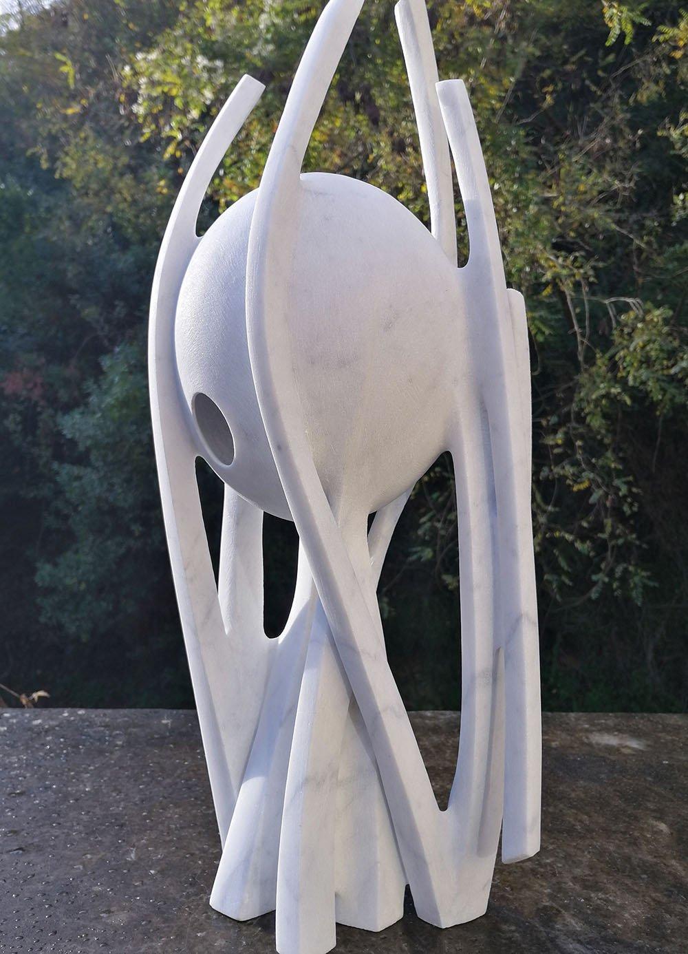 Safe place von Francesca Bernardini – Abstrakte Skulptur, Marmor im Angebot 1