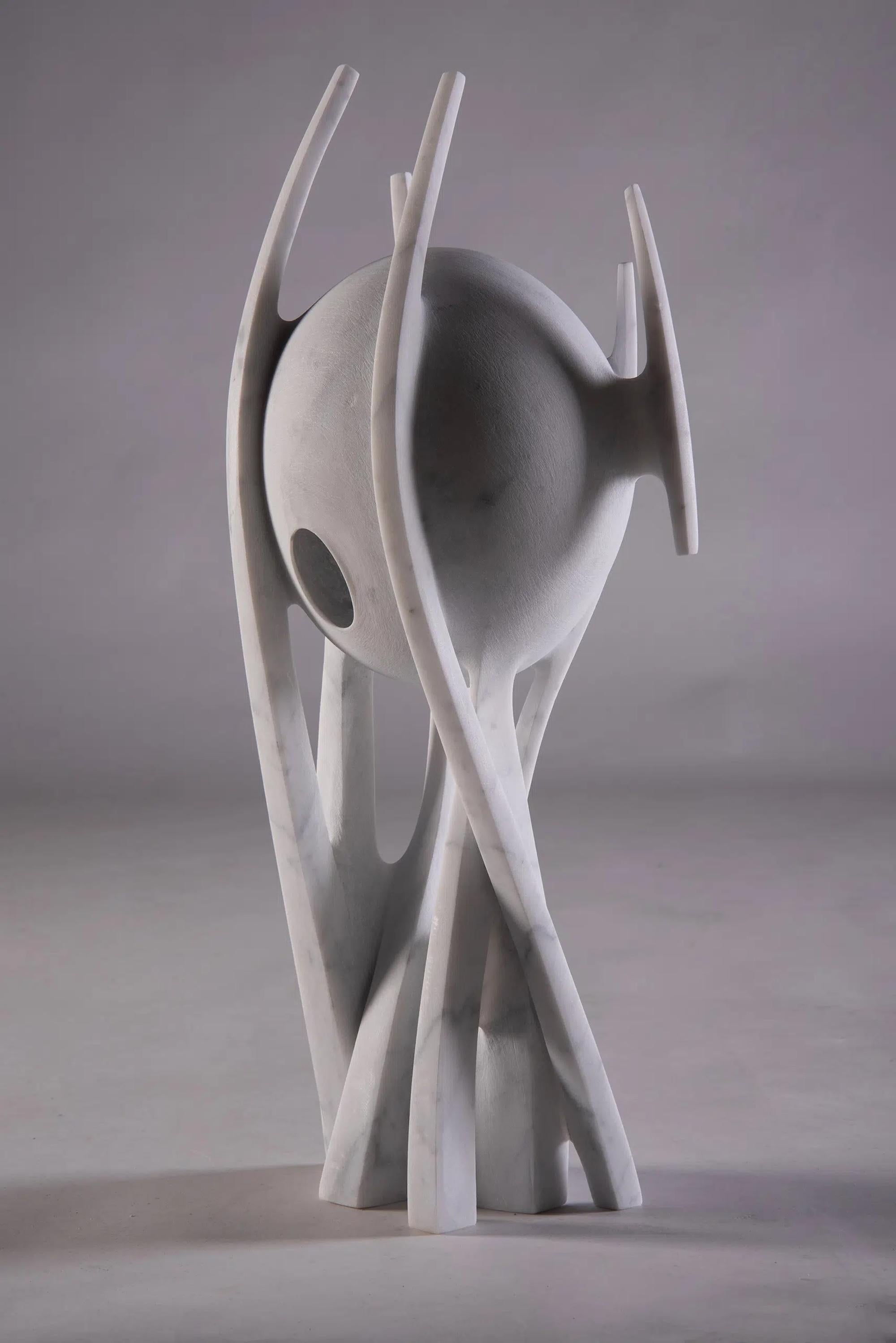 Lugar seguro de Francesca Bernardini - Escultura abstracta, mármol blanco de Carrara