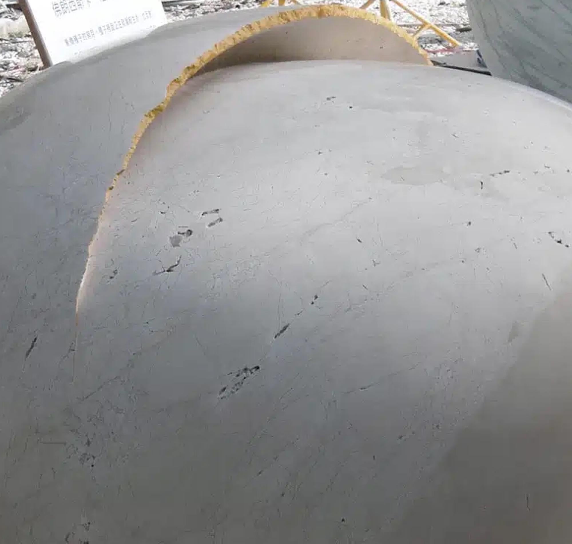 Début de l'évolution par F. Bernardini - grande sculpture en marbre, en forme d'œuf en vente 2