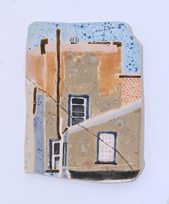 „A House Grows (2021)“, glasiertes Keramikgemälde, Architektur, Pastell, Stadtlandschaft
