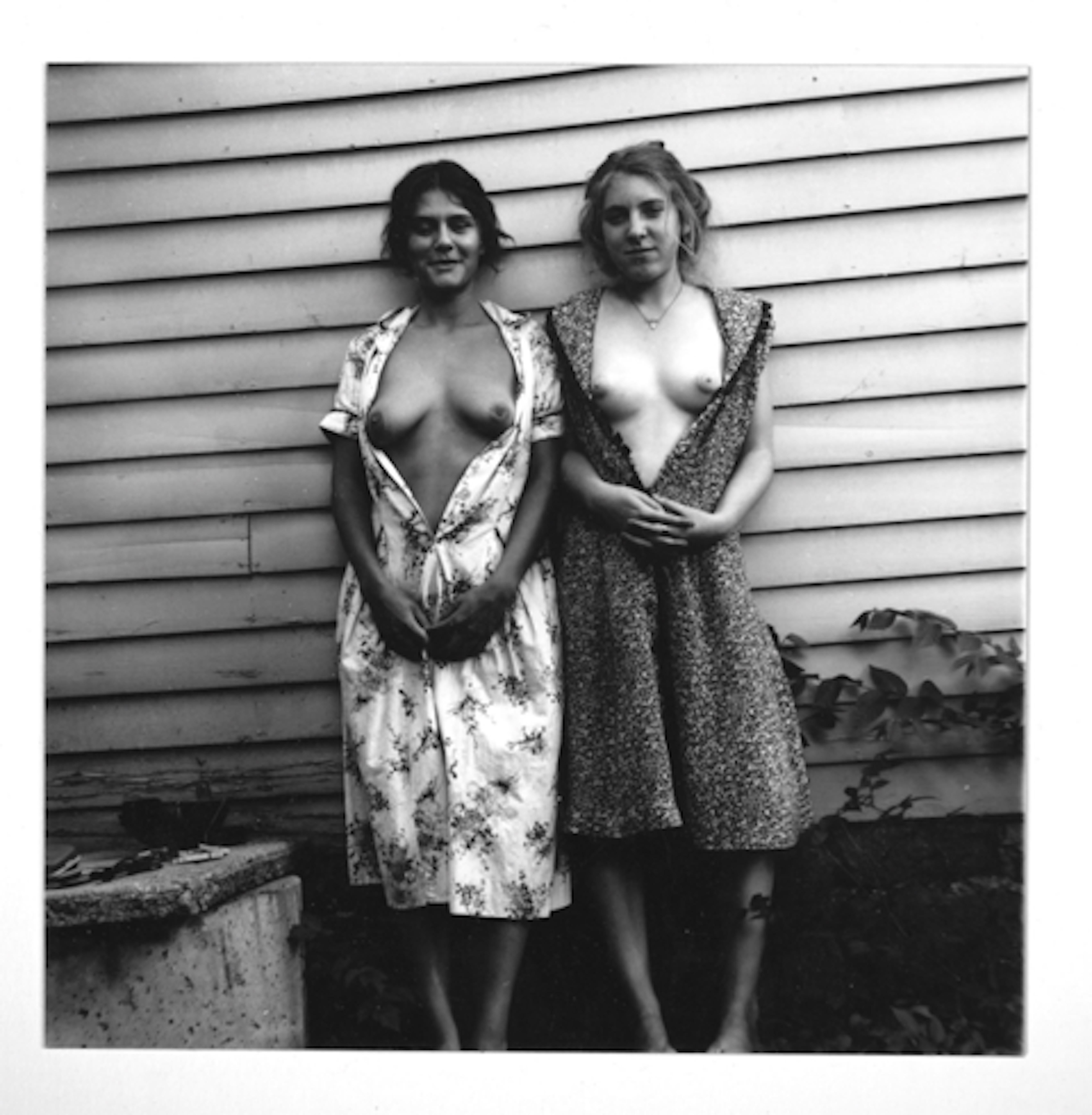Black and White Photograph Francesca Woodman - Moi et ma colocataire, Boulder, Colorado
