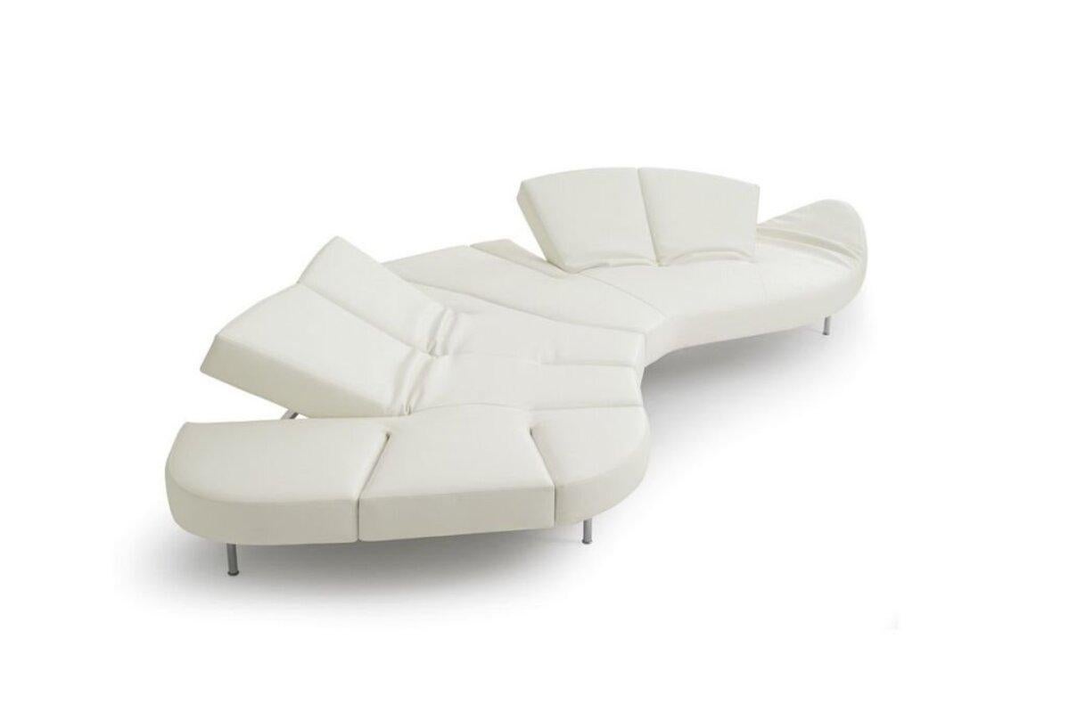 An original typology for a sofa contained in only fourteen centimetres of depth, that renews the traditional concept of sitting, and multiplies performance. The sleek shape of the upholstered base offers nine parts that can each recline at six