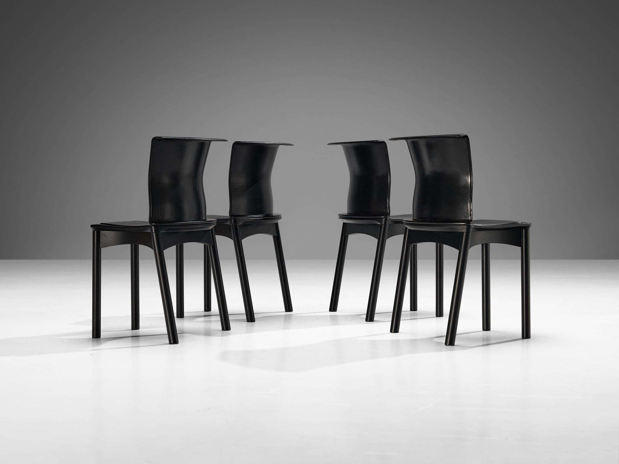 Fin du 20e siècle Francesco Binfaré pour Cassina Ensemble de quatre chaises de salle à manger 'Hock' en noir en vente