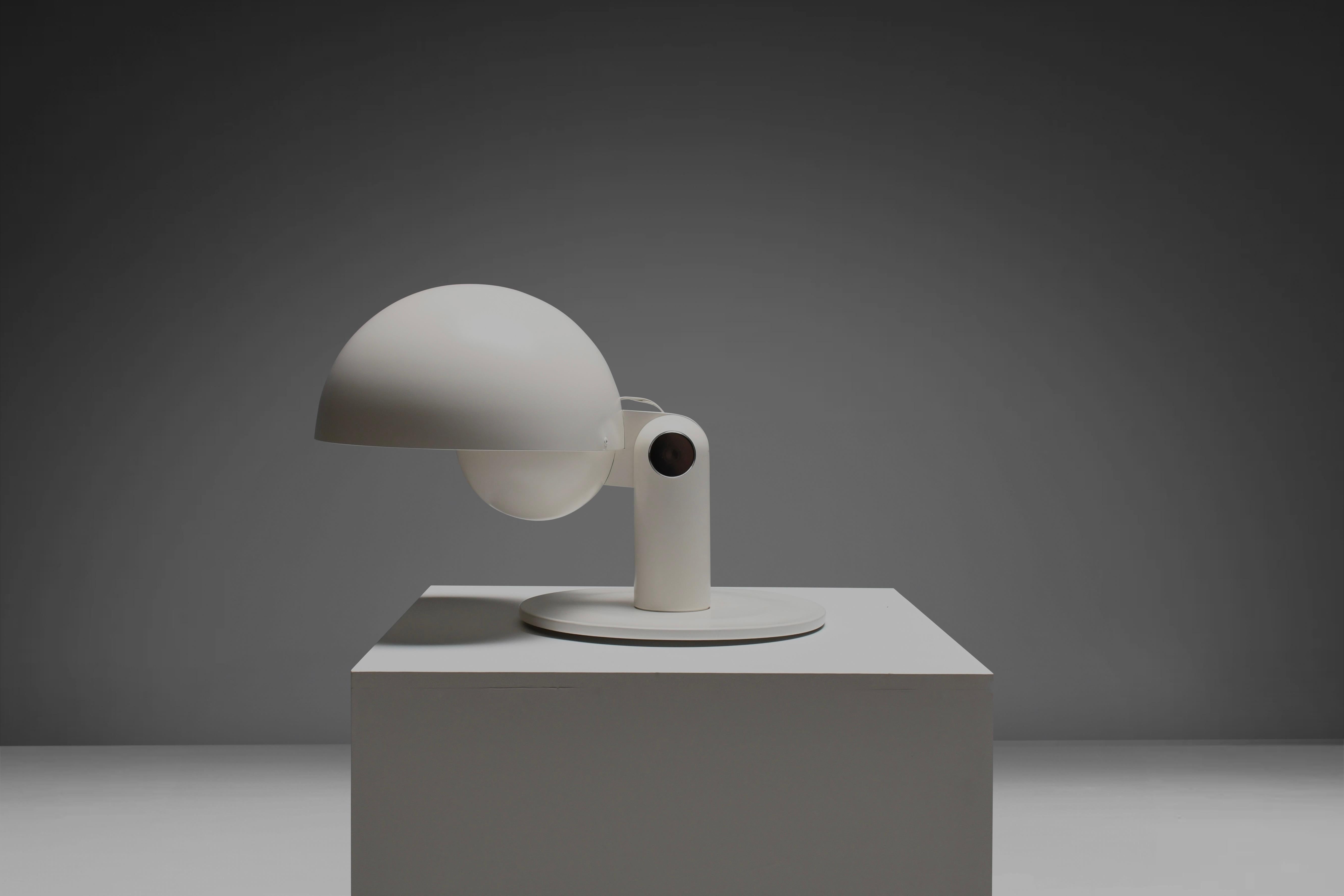 Large White Metal Francesco Buzzi ‘Cuffia’ Table Lamp by Bieffeplast, 1969 In Good Condition In Echt, NL