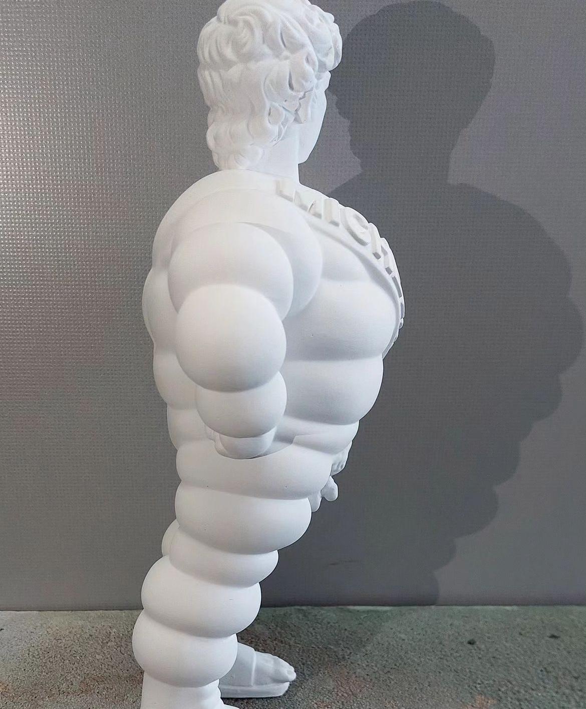 Michelangelo pop art sculpture résine blanche contemporaine figurative  5