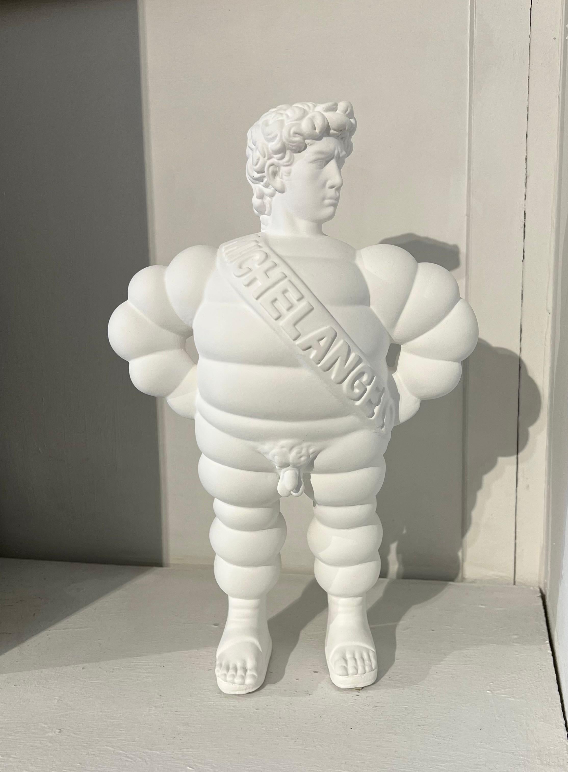 Figurative Sculpture Francesco de Molfetta - Michelangelo pop art sculpture résine blanche contemporaine figurative 