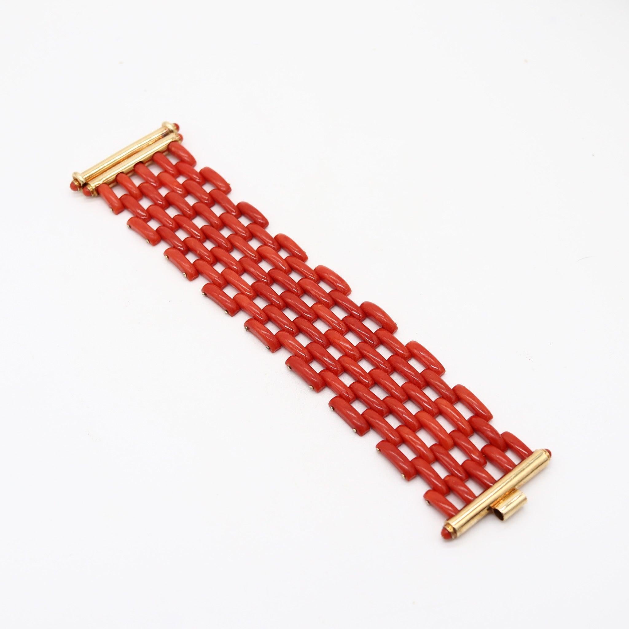 Taille cabochon FRANCESCO LOFFREDO Bracelet souple en or jaune 18Kt avec coraux rouges en vente