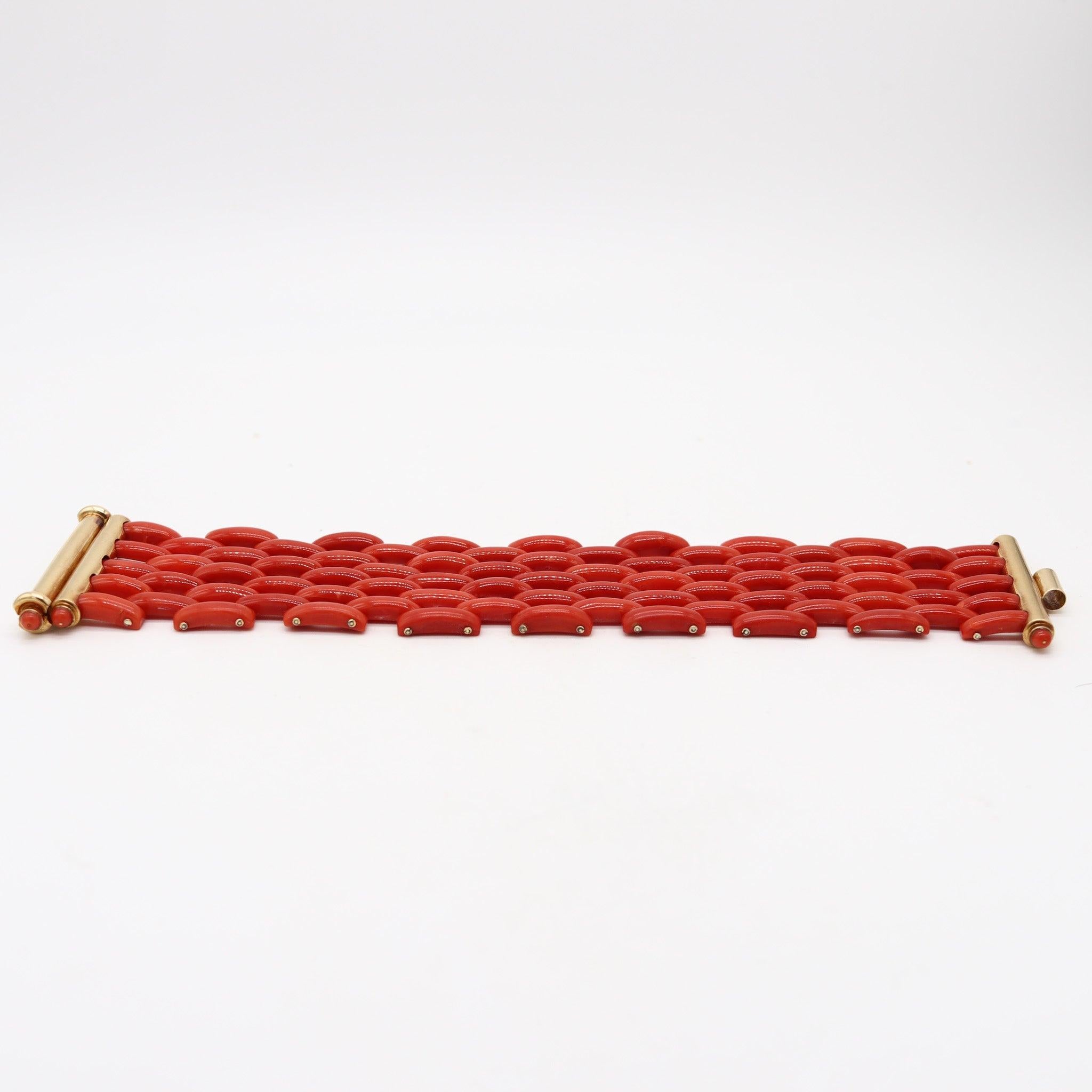 FRANCESCO LOFFREDO Bracelet souple en or jaune 18Kt avec coraux rouges Excellent état - En vente à Miami, FL