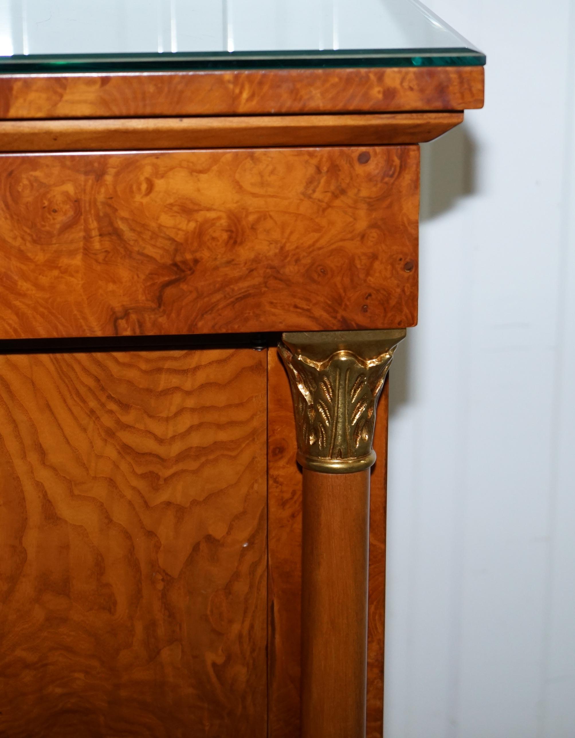 Francesco Molon Made in Italy Giemme Walnut Sideboard Buffet Corinthian Pillared In Good Condition In West Sussex, Pulborough