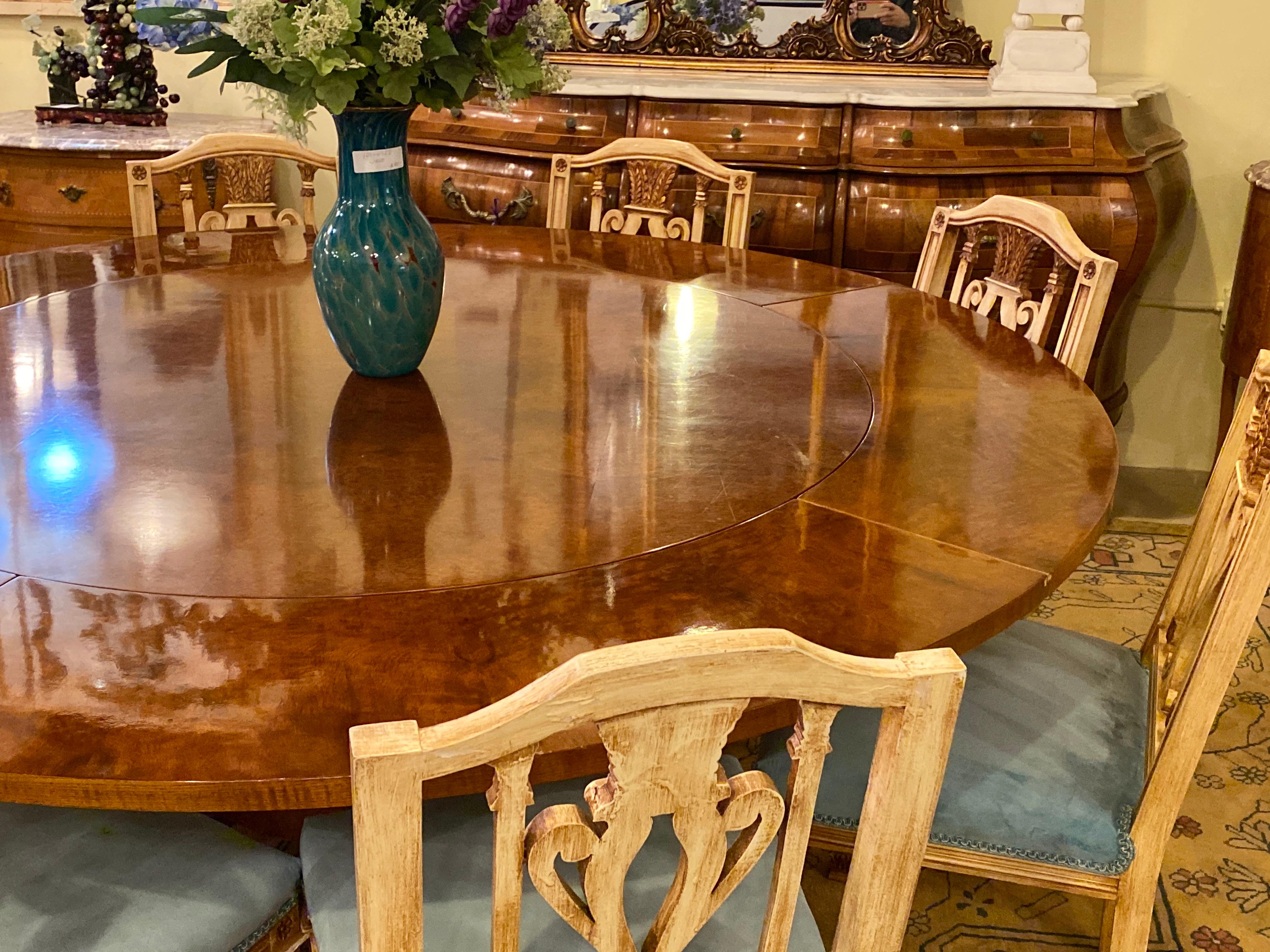 Francesco Molon Regency Style Dining Center Table by Giemme In Good Condition In Stamford, CT