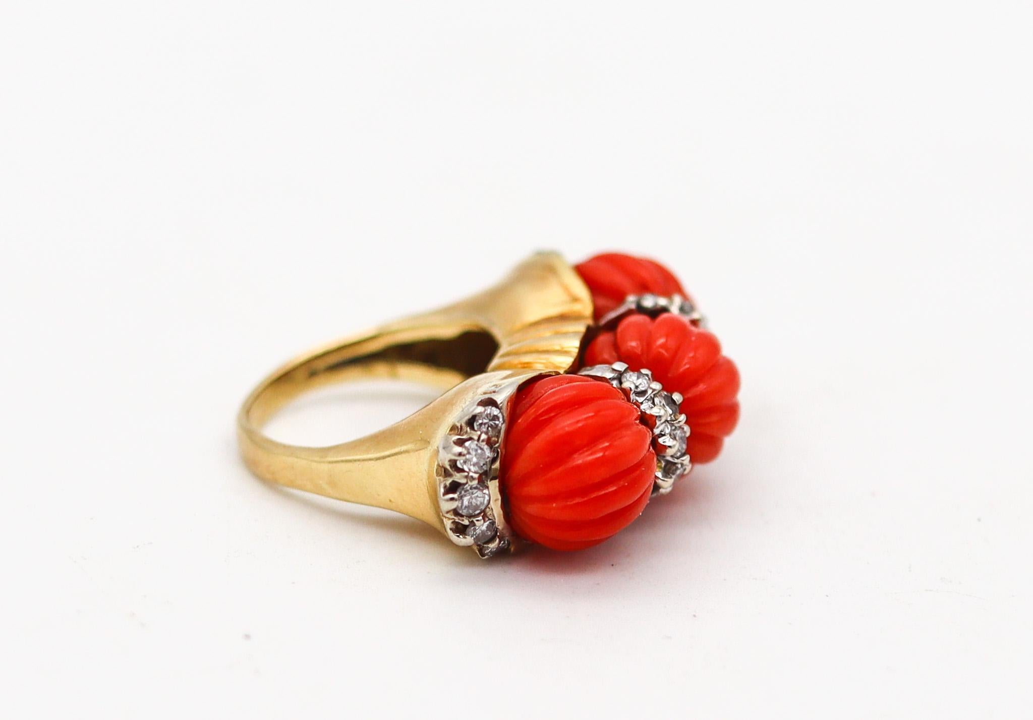 Modernist Francesco Passaretta 1970 Fluted Sardinian Coral Ring In 18Kt Gold With Diamonds For Sale