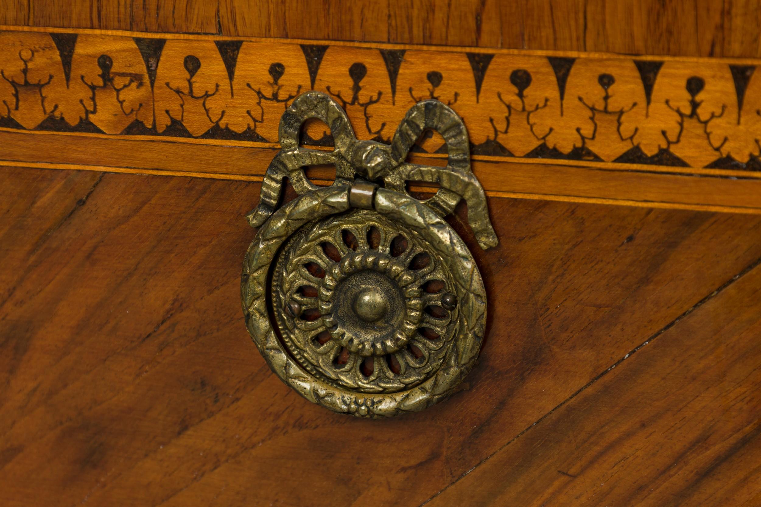 Commode / Cassapanca intarsiata in noce e legno di limone di FRANCESCO PREDA, italiano neo-classico in vendita 5