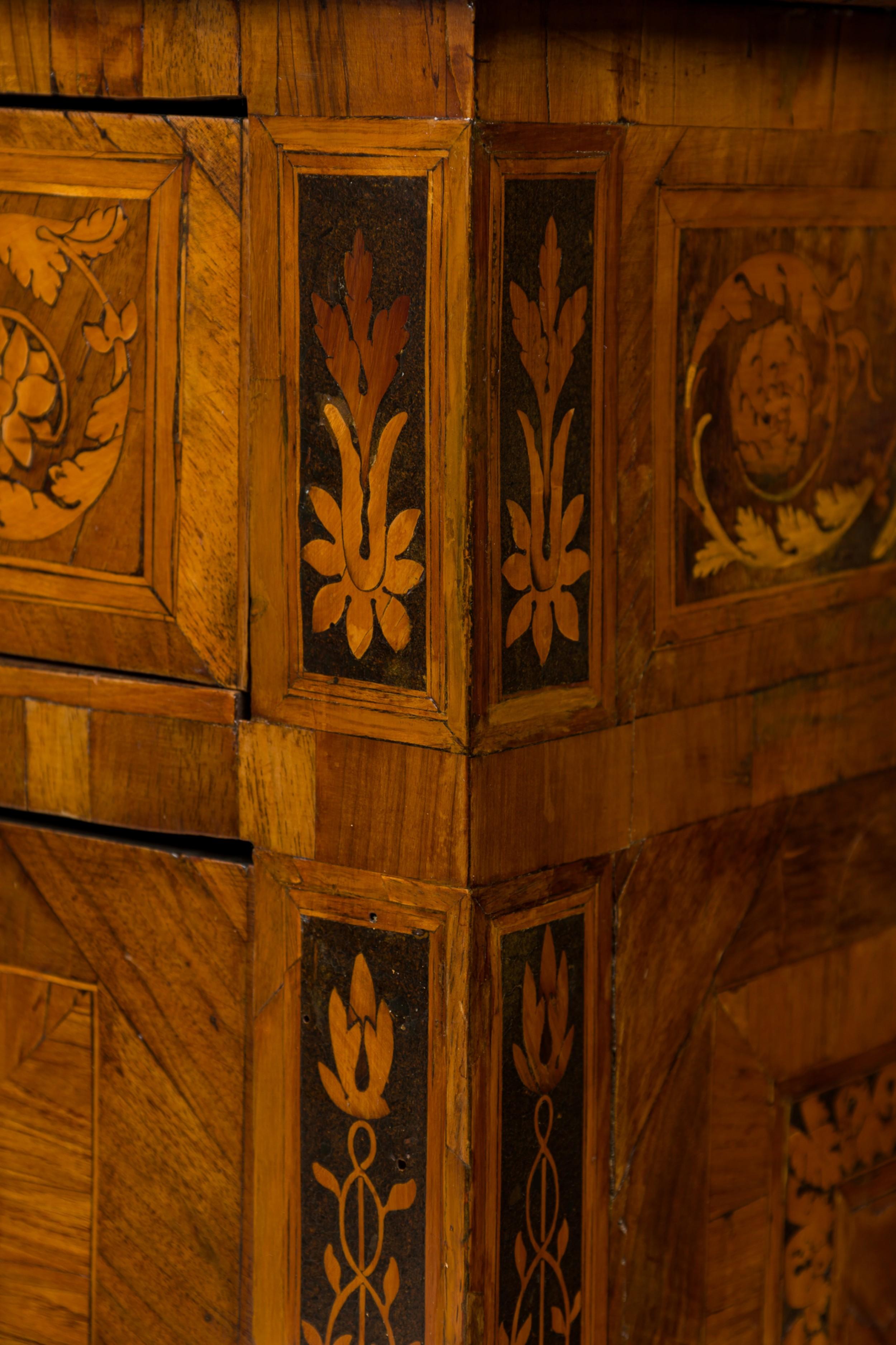 Neoclassico Commode / Cassapanca intarsiata in noce e legno di limone di FRANCESCO PREDA, italiano neo-classico in vendita