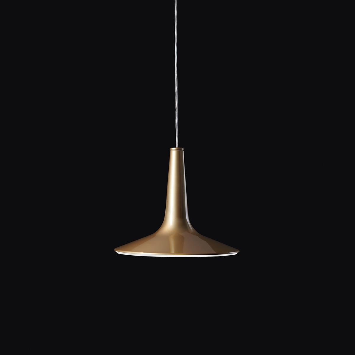 Suspension Lamp 'Kin' 479 designed by Francesco Rota in 2013.
Suspension lamp giving direct and diffused light. Metal turned body lamp. PMMA transparent diffuser. Manufactured by Oluce, Italy.

A cast aluminium body with a Led core are the