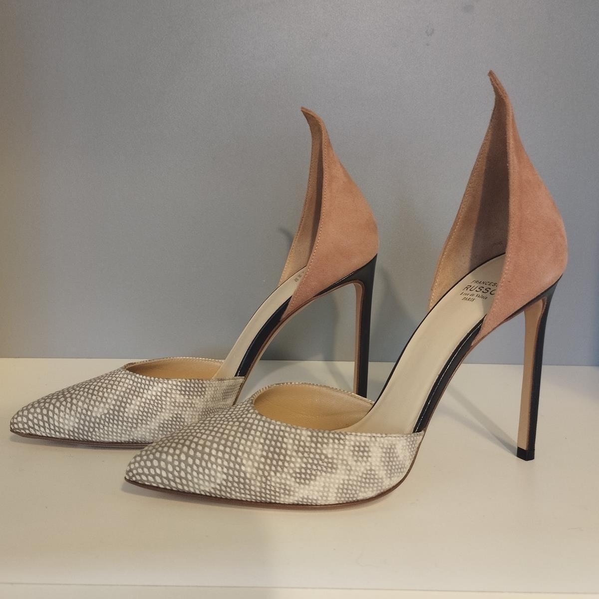 Leather and suede
Pink suede
Rock leather
Patent leather
Heel height cm 10,5 (4,13 inches)
Dustbag, box and changing heels
Worldwide fast shipping included in the price