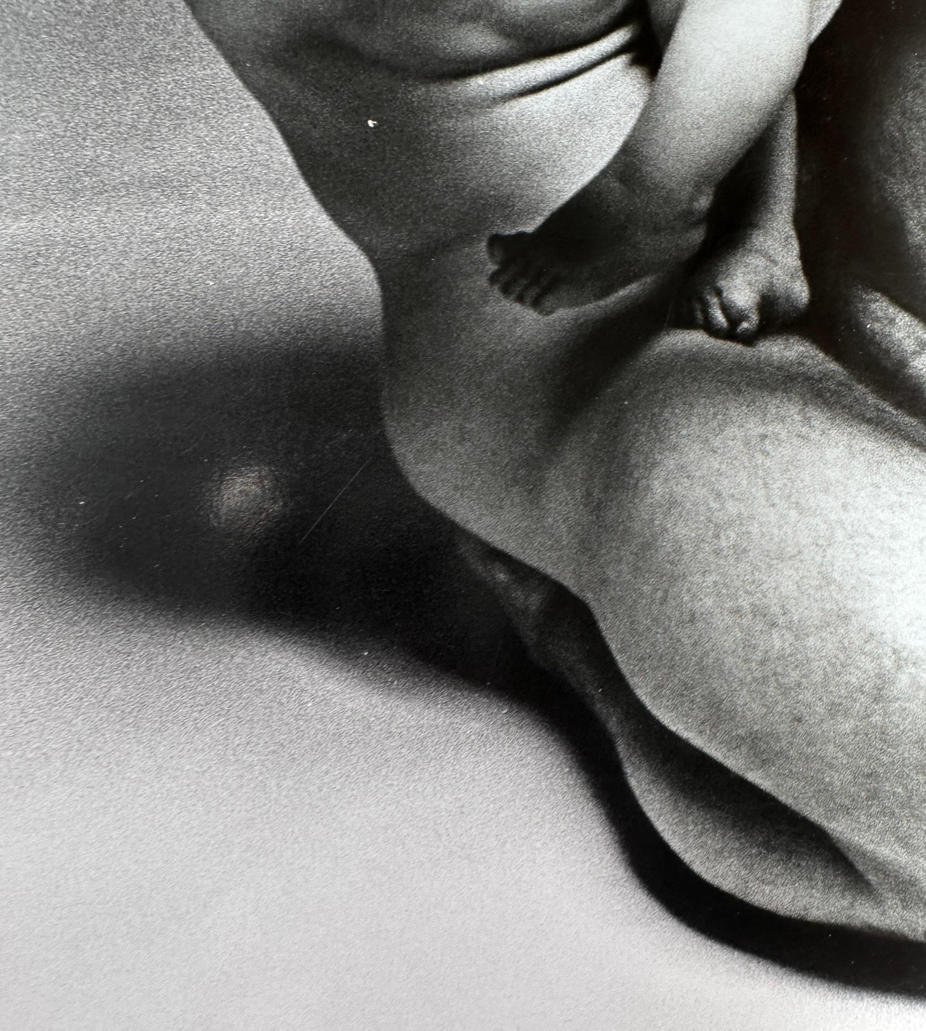 Metà XX secolo Francesco Scavullo, La carne di Andy Warhol: Joe Dallesandro con Child I, 1968. in vendita
