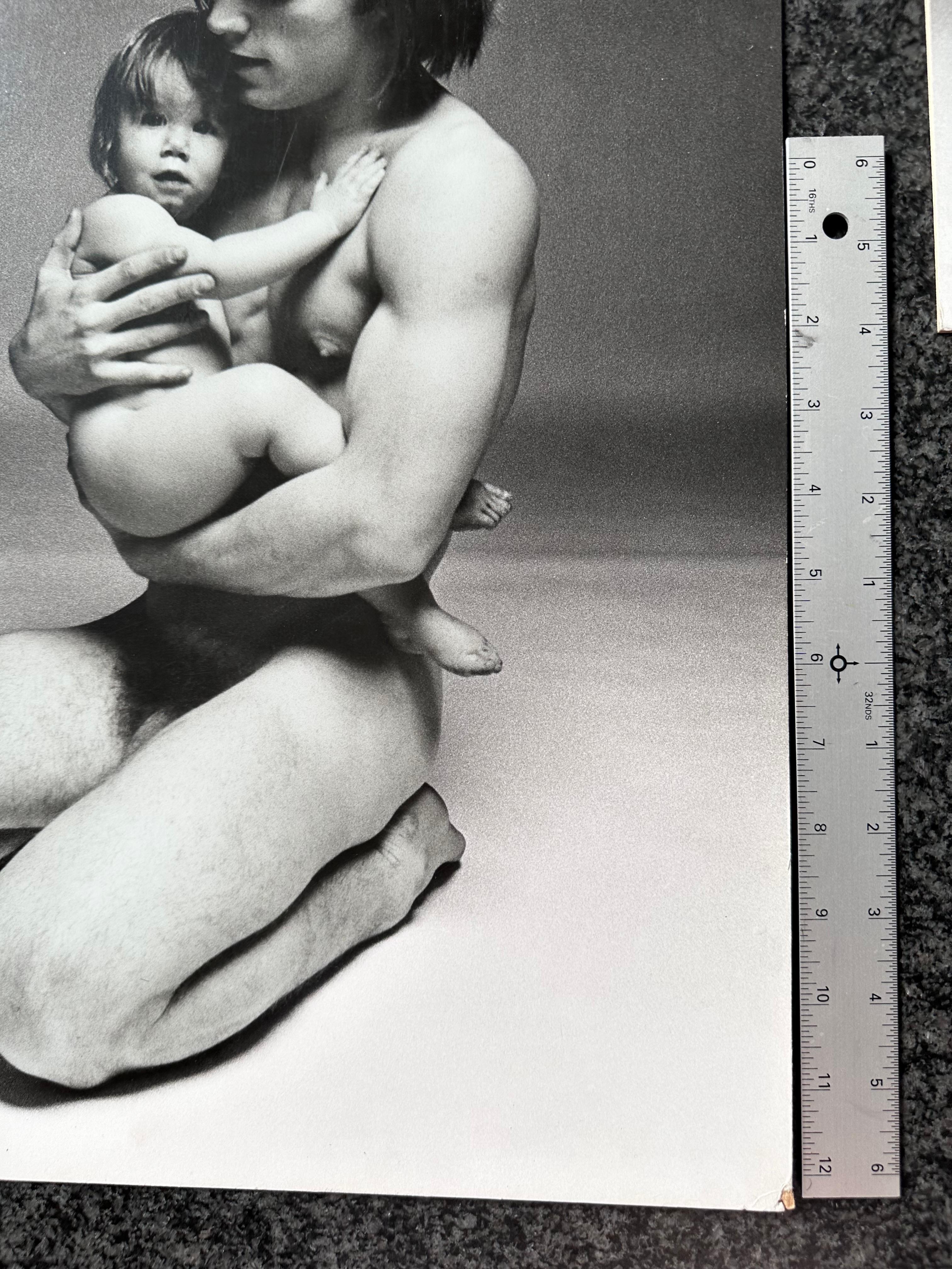 Francesco Scavullo, Andy Warhol's Flesh: Joe Dallesandro mit Kind II, 1968. im Angebot 2