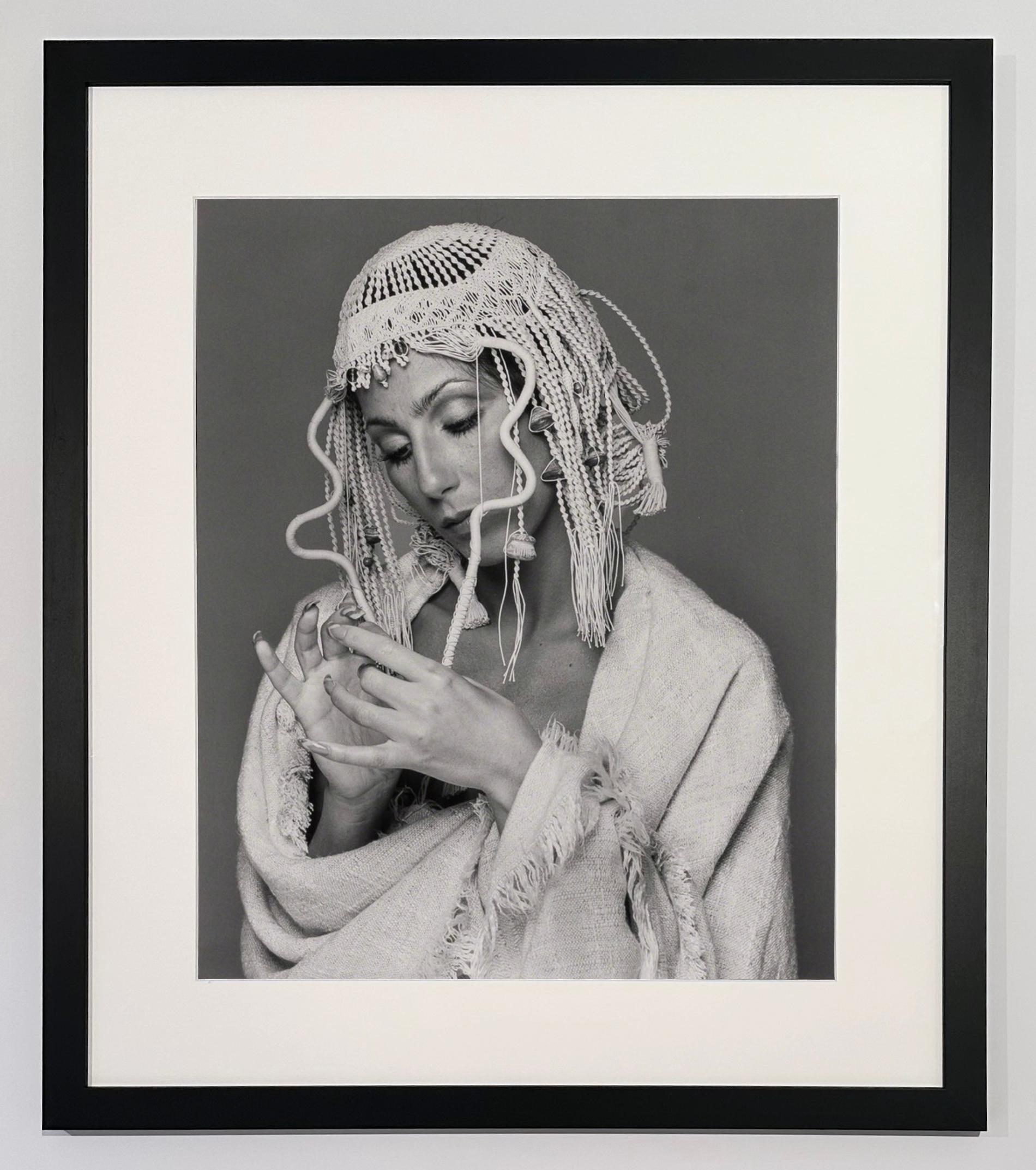 Cher, 1974 (Fotorealismus), Photograph, von Francesco Scavullo