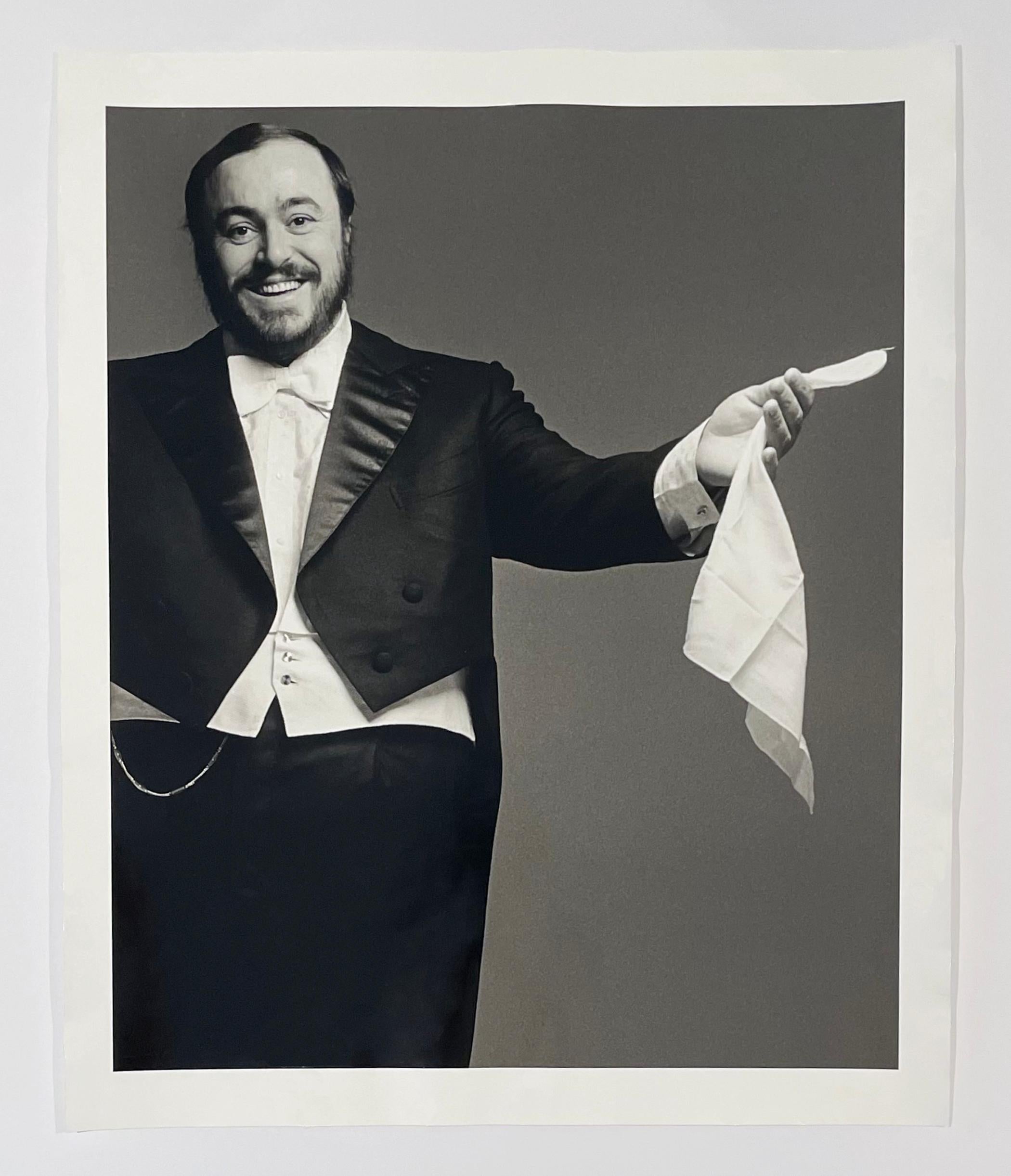 Pavarotti, 1977 – Photograph von Francesco Scavullo