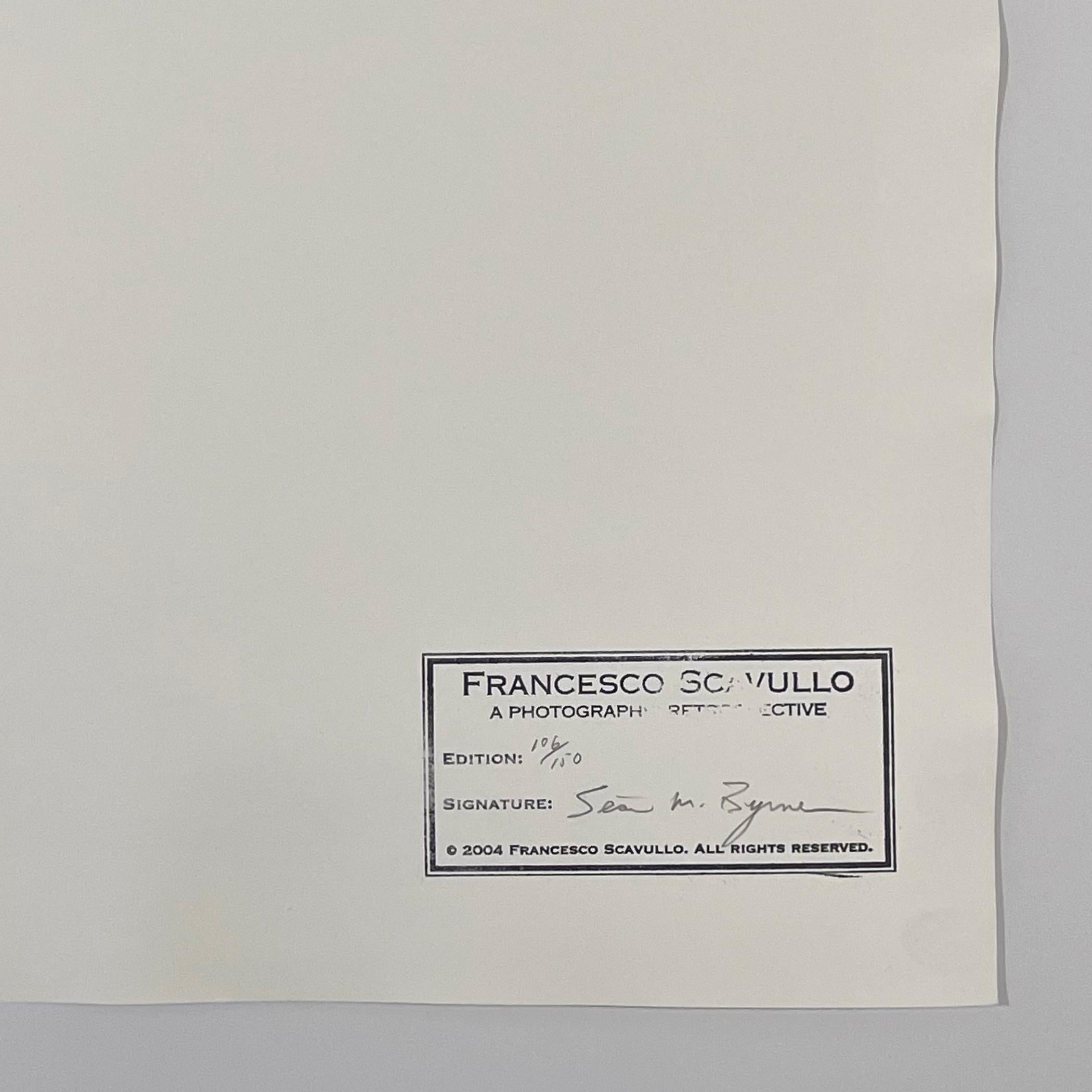 Künstler: Francesco Scavullo (nach)
Titel: Pavarotti, 1977
Mappe: Eine fotografische Retrospektive, Band I: Song
Medium: Gelatinesilberdruck
Jahr: 2004
Auflage: 106/150
Signiert: Mit Bleistift signiert von Sean M Byrne (Scavullos Redaktionsstylist)
