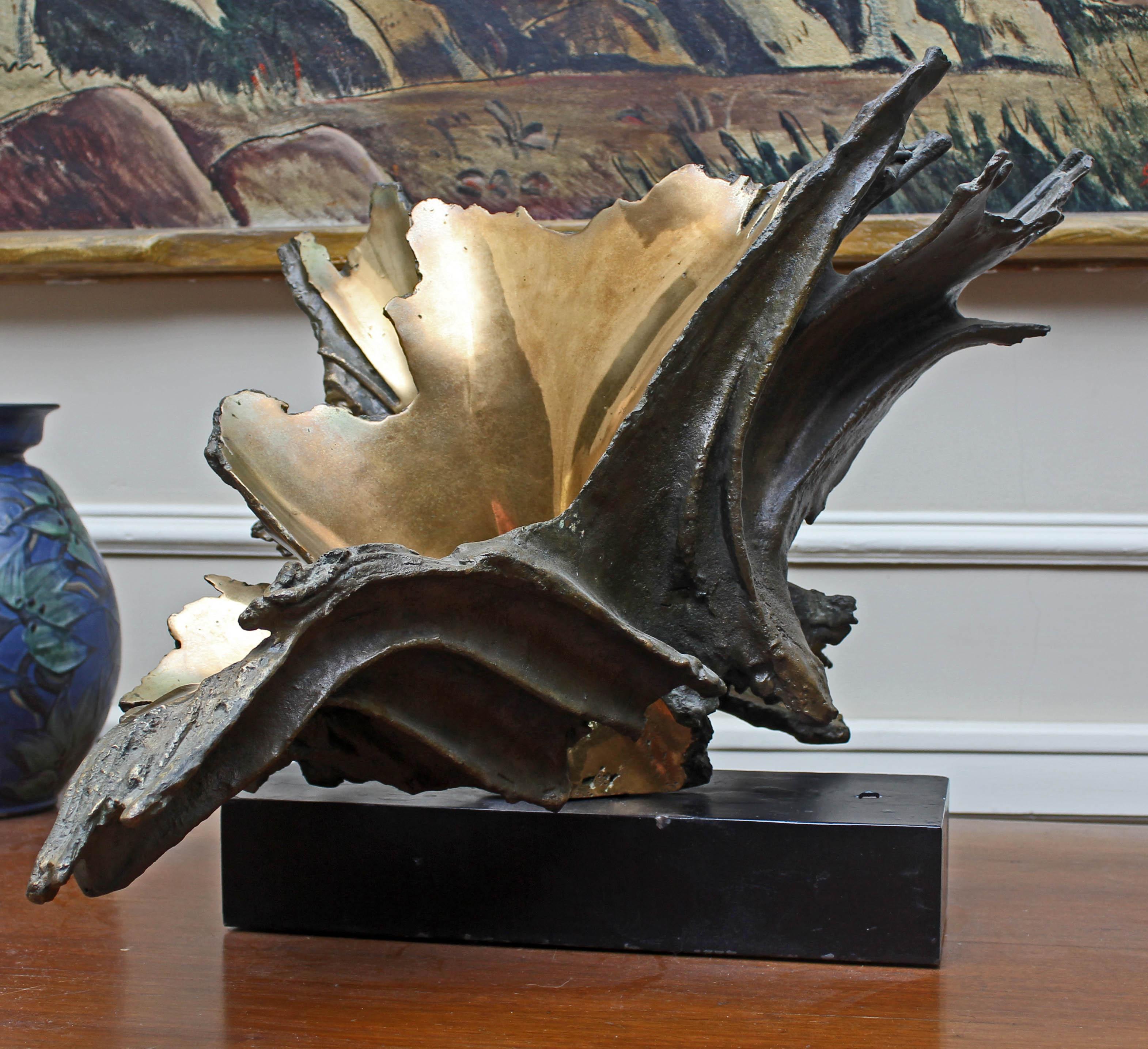 Bronze sculpture Polished and patinated bronze sculpture. 