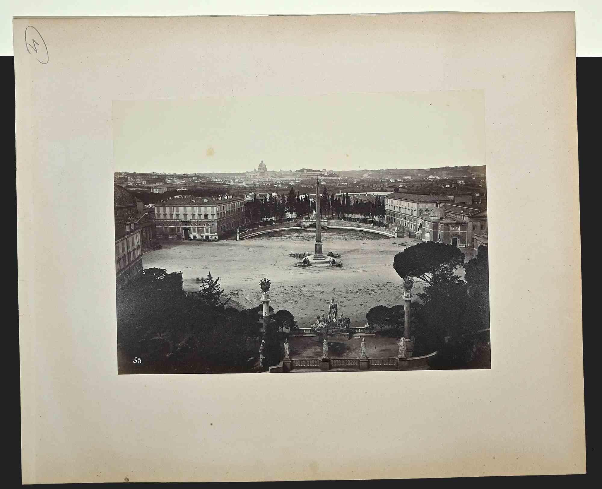 View of Piazza del Popolo is a vintage b/w photograph realized by Francesco Sidoli in the Late 19th Century.

Good Conditions.

 