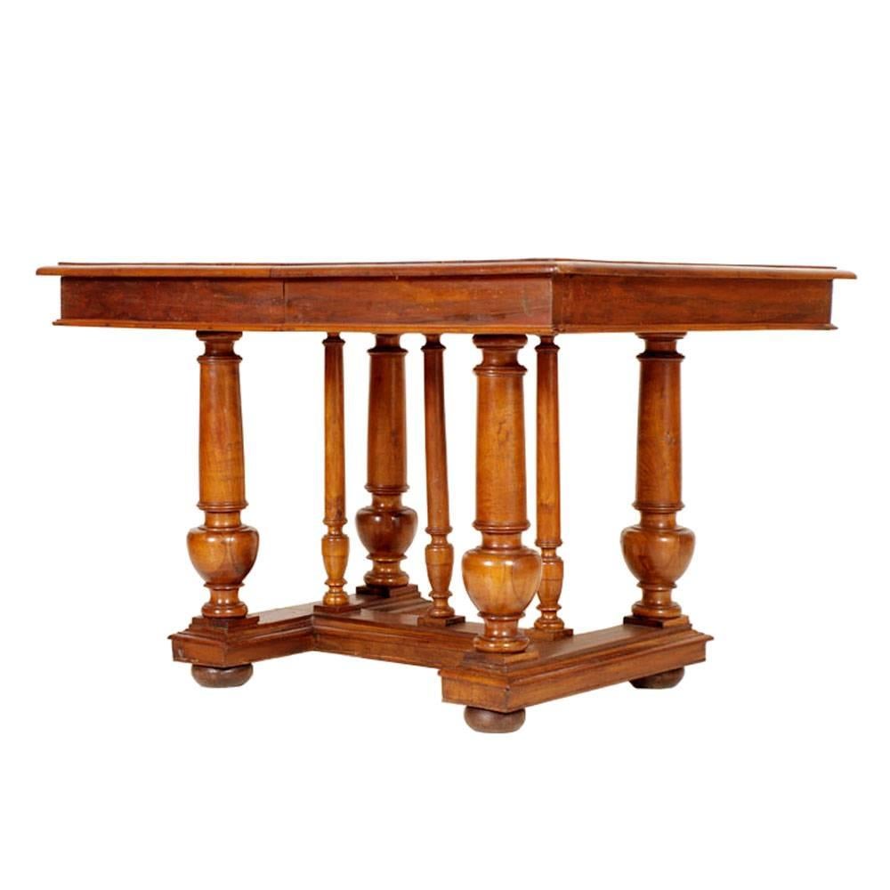 French Provencal early 19th century empire extendable table solid walnut 

This extendable Empire table from the early 19th century enhances the theme of the support column in solid briar wood, which lightens the H-shaped base and the thick upper