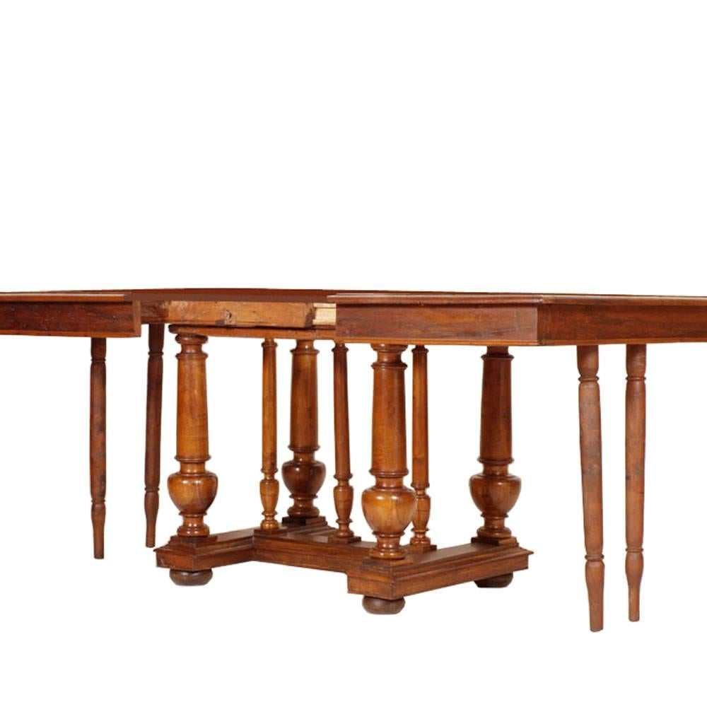 Ausziehbarer französischer provenzalischer Empire-Tisch aus massivem Nussbaumholz, frühes 19. Jahrhundert im Zustand „Gut“ im Angebot in Vigonza, Padua