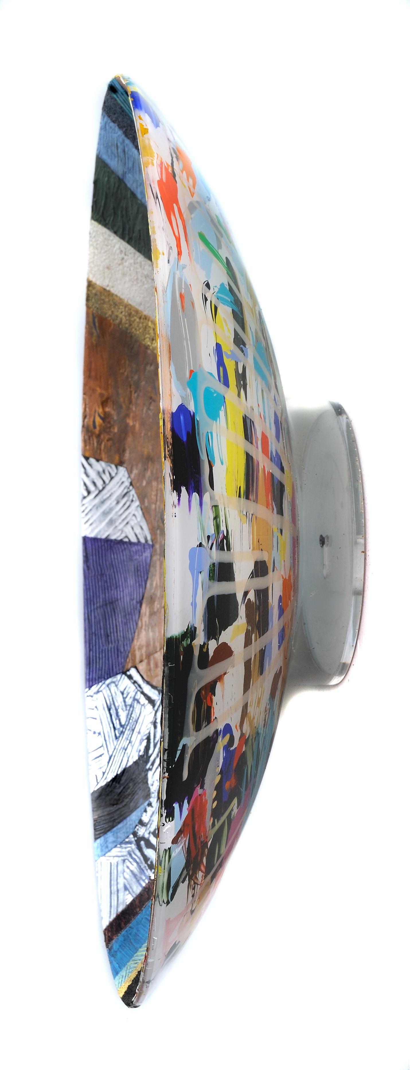 Vase n°4, pièce sculpturale multicolore en techniques mixtes, texturée, 55,9 cm de diamètre - Sculpture de Francie Hester