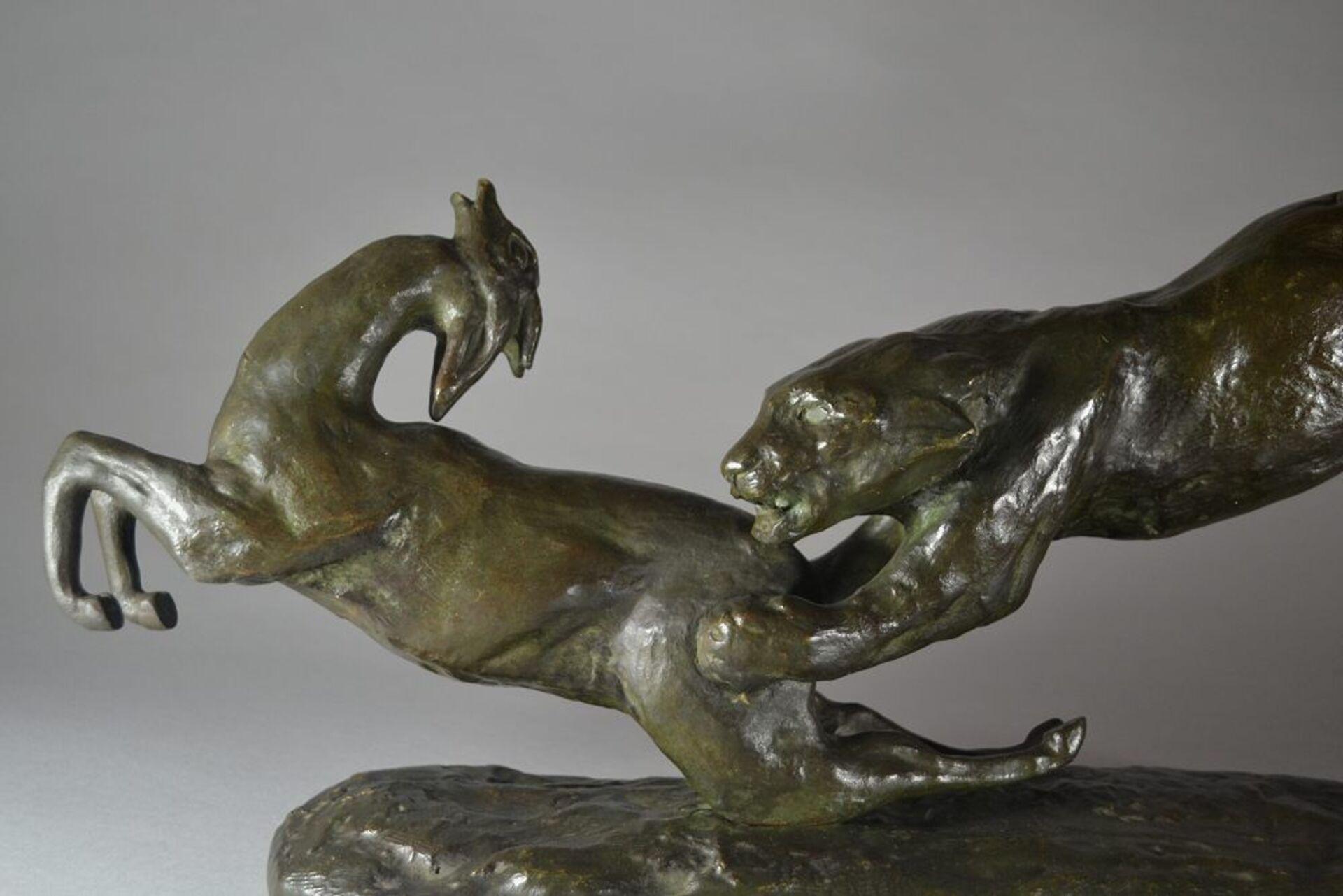 FRANCINE CARTIER

Panther and Antelope.
Large art deco bronze group.
Very nice genuine green patina.
Signed to the bronze.
French. Circa 1920.
63cm width 24cm high.