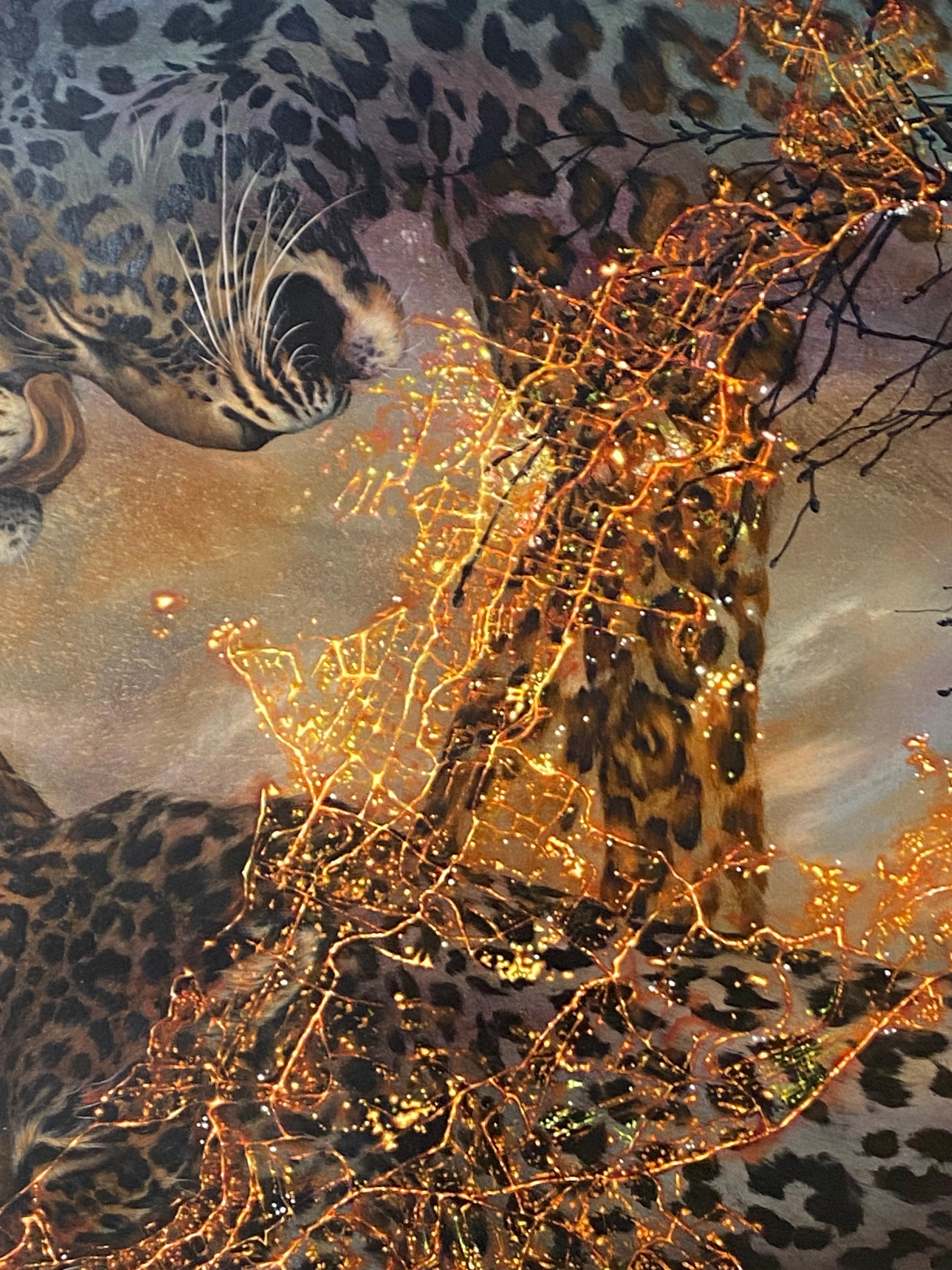Leoparden von Mumbai, Leopard, Tier, Bäume, Grau, Gold Natur inspirierte Malerei im Angebot 14
