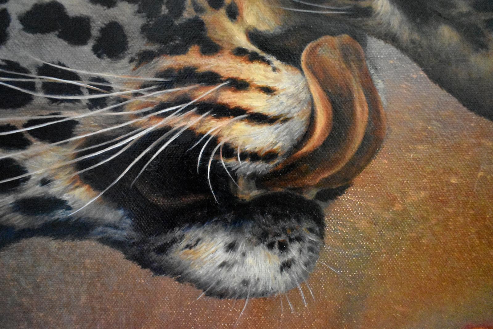 Leoparden von Mumbai, Leopard, Tier, Bäume, Grau, Gold Natur inspirierte Malerei im Angebot 3