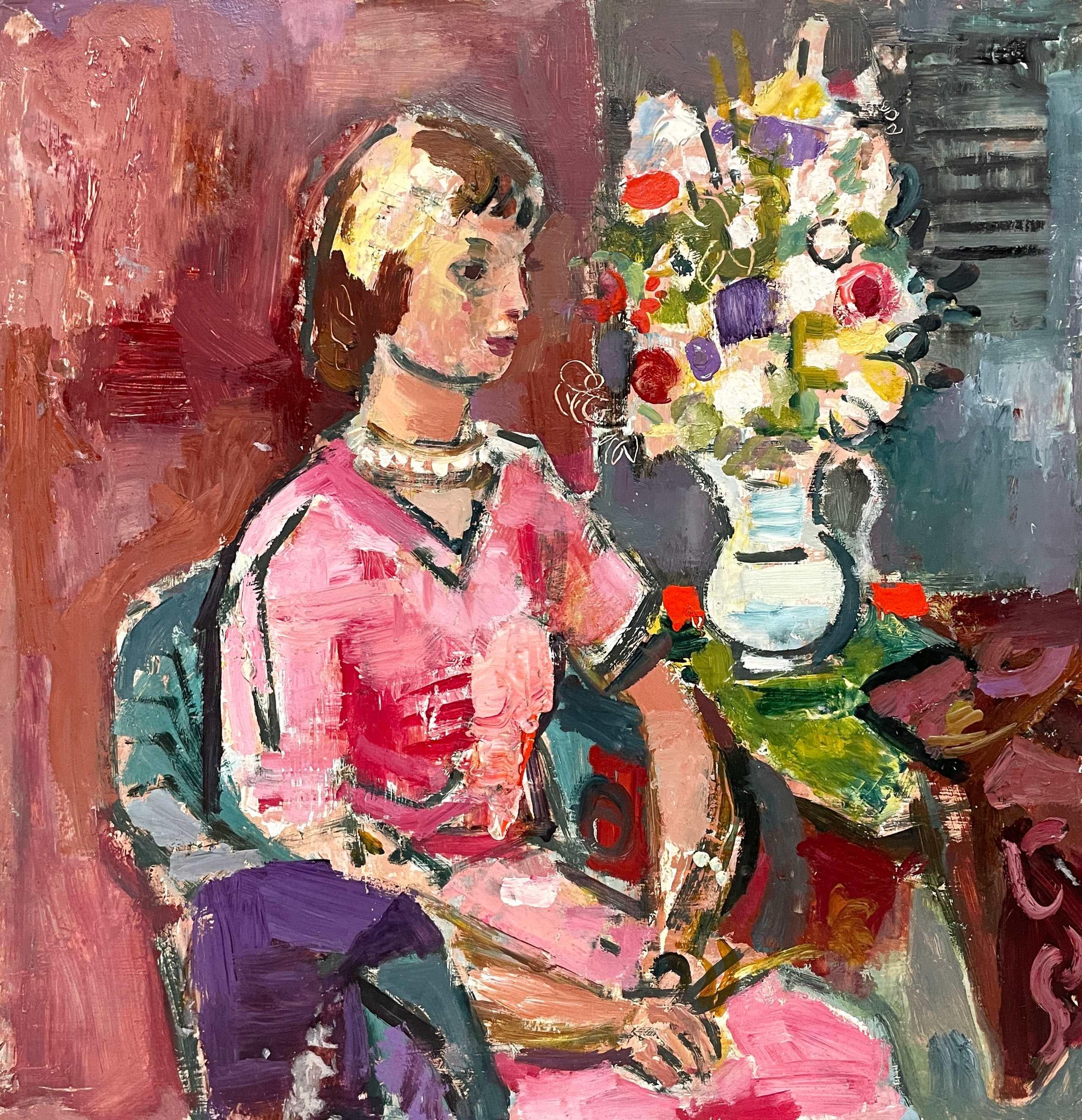 Bellissimo ritratto di una giovane donna seduta con un abito rosa della metà del secolo scorso