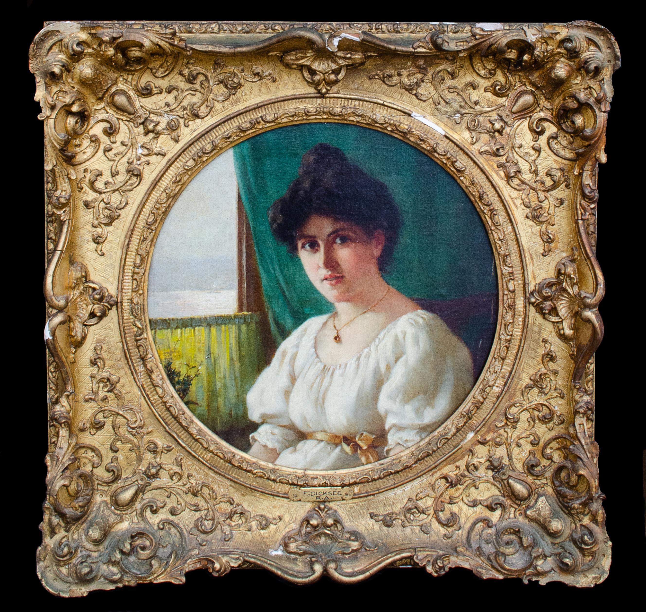 Sir Francis Dicksee (Englisch, 1853-1928)
Ohne Titel (Porträt einer Frau), um 1900
Öl auf Leinwand; zeitgenössischer Rahmen
Visier: 13 1/4 Zoll.
Gerahmt: 21 1/8 x 21 1/8 x 3 3/8 Zoll.

Frank Dicksee  stammte aus einer bekannten Künstlerfamilie. Sein