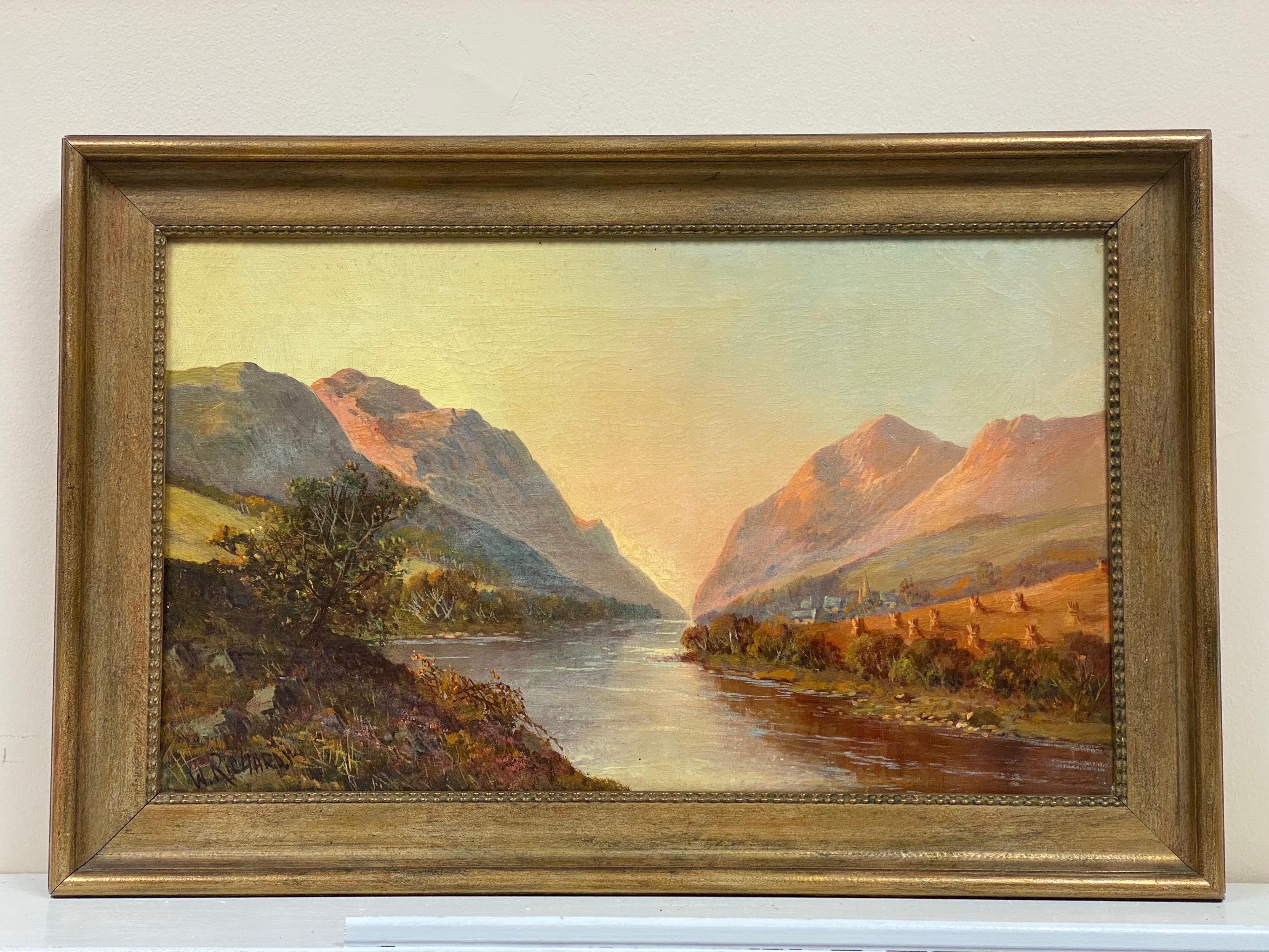 Antikes Ölgemälde der schottischen Highlands, Goldenes Erntefeld an der Flussbank – Painting von Francis E. Jamieson