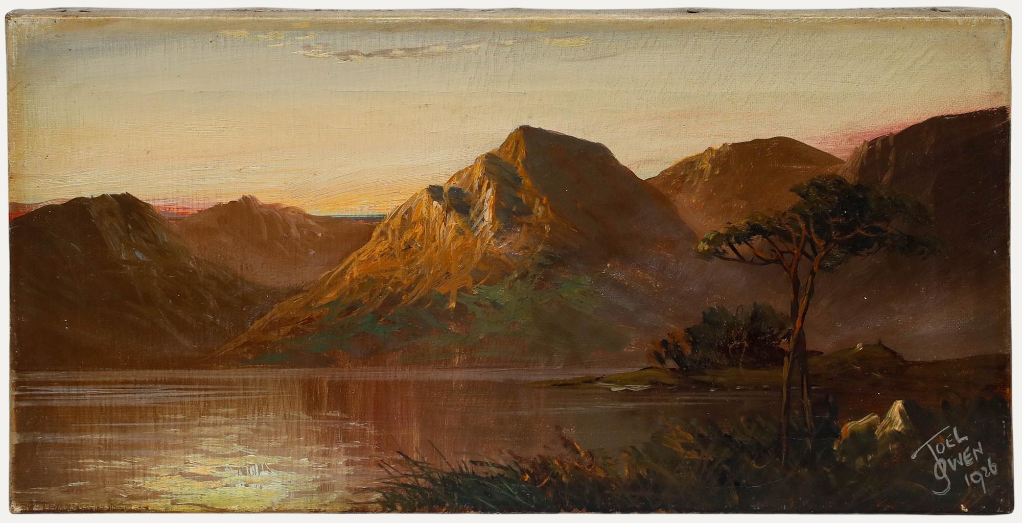 Une charmante peinture à l'huile de l'artiste bien connu Francis E. Jamieson, représentant l'heure dorée dans les Highlands écossais, avec les derniers rayons du soleil se reflétant dans l'eau. Signé du pseudonyme de l'artiste "Joel Owen". Daté de