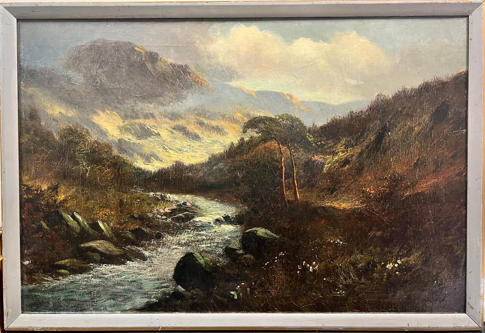 Paisaje escocés de las Highlands Río que fluye rápido por un valle Óleo antiguo - Painting de Francis E. Jamieson