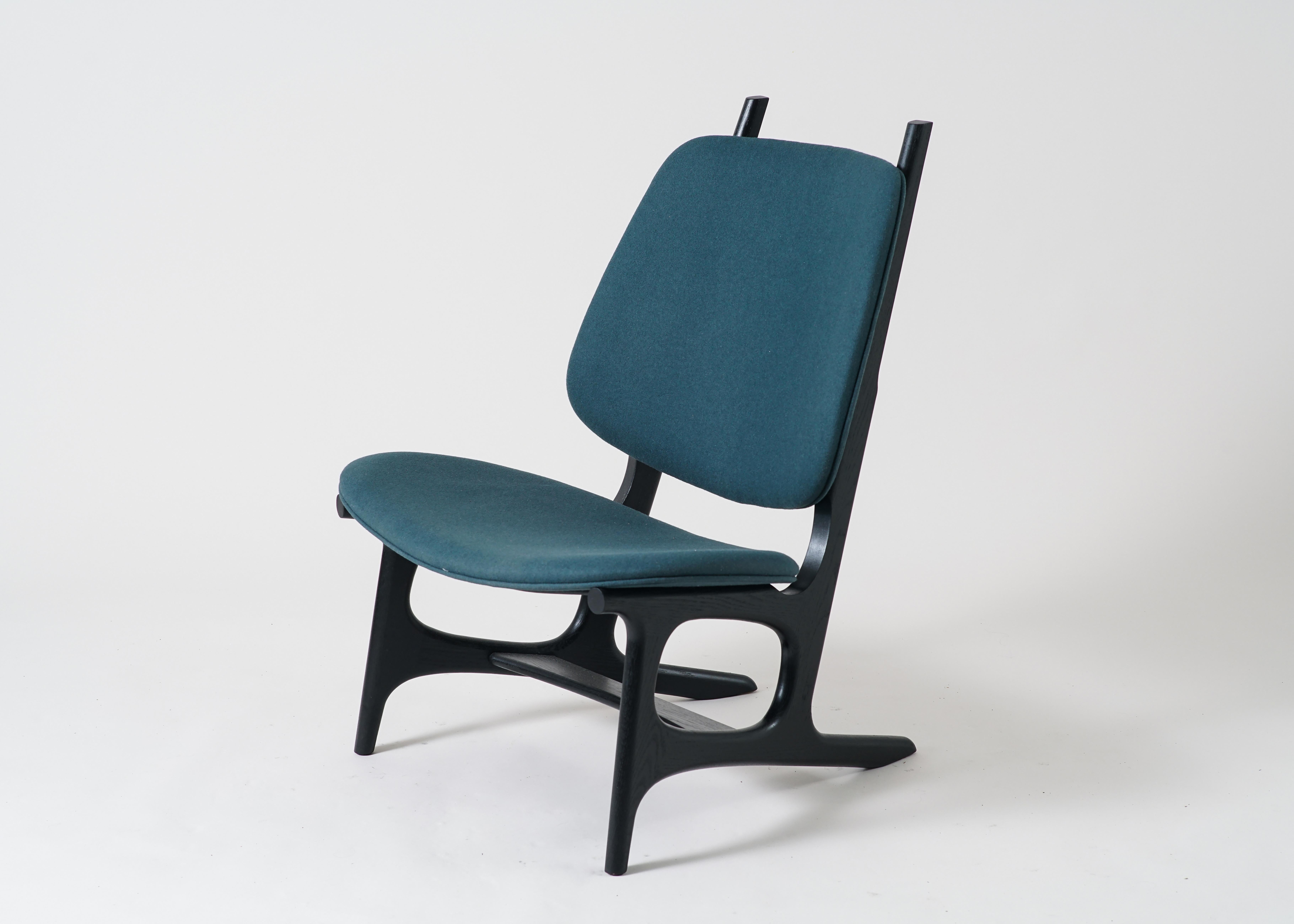 Francis Easy Chair, handgefertigtes Massivholz  gepolsterter Loungesessel aus Wolle (21. Jahrhundert und zeitgenössisch) im Angebot