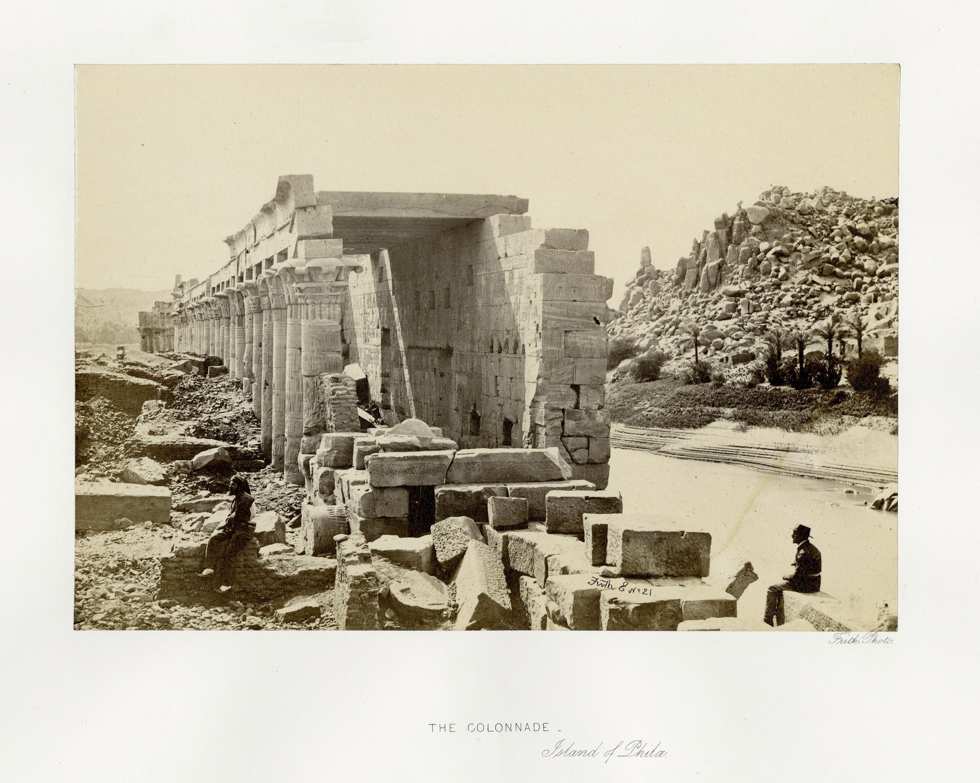 Die Colonnade, Insel Philae – Photograph von Francis Frith