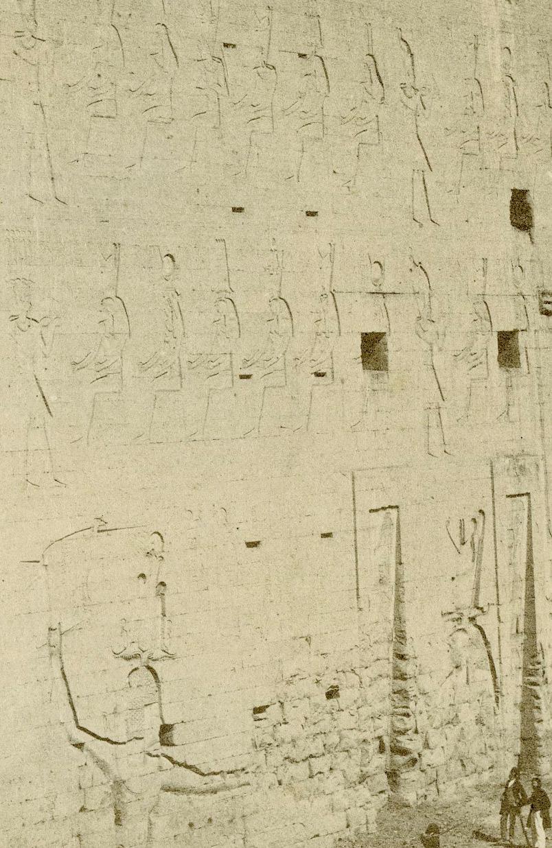 El Gran Pilón de Edfou, Alto Egipto
Fotografía original en albúmina dorada, c. 1862
Sin signo, como es habitual
De: Alto Egipto y Etiopía, c. 1862, Vol 1, (36 láminas)
Publicado por William Mackenzie, Londres, Glasgow y Edimburgo
Estado:  Estado: