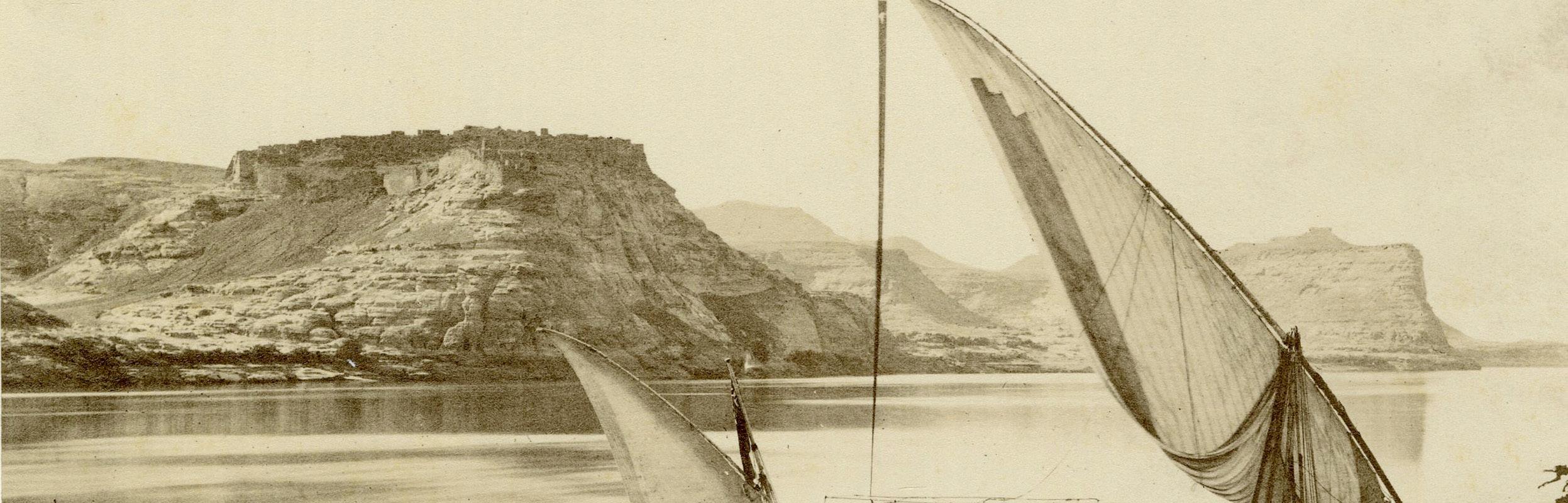 Reisende mit Boot in Ibrim (Beige), Landscape Photograph, von Francis Frith