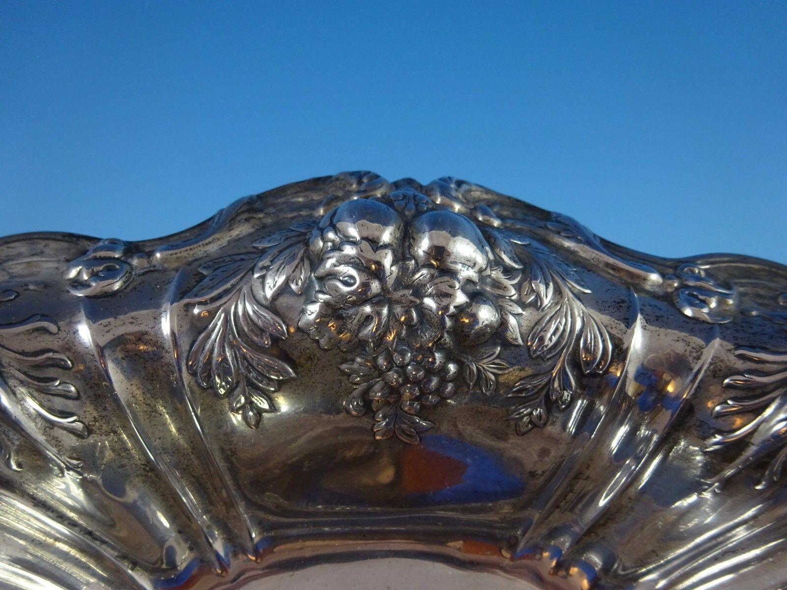 Reed & Barton old sterling silver bowl oval footed #X566F 

Francis I by Reed & Barton

Lovely Francis I by Reed & Barton Eagle R Lion Mark Sterling Silver oval footed bowl. It is marked with the number X566F and measures 12 1/4 long, 10 wide,